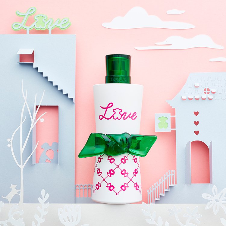 Piezas realizadas en papel y cartulina para escenografía y fotografía publicitaria para Tous. Papercut