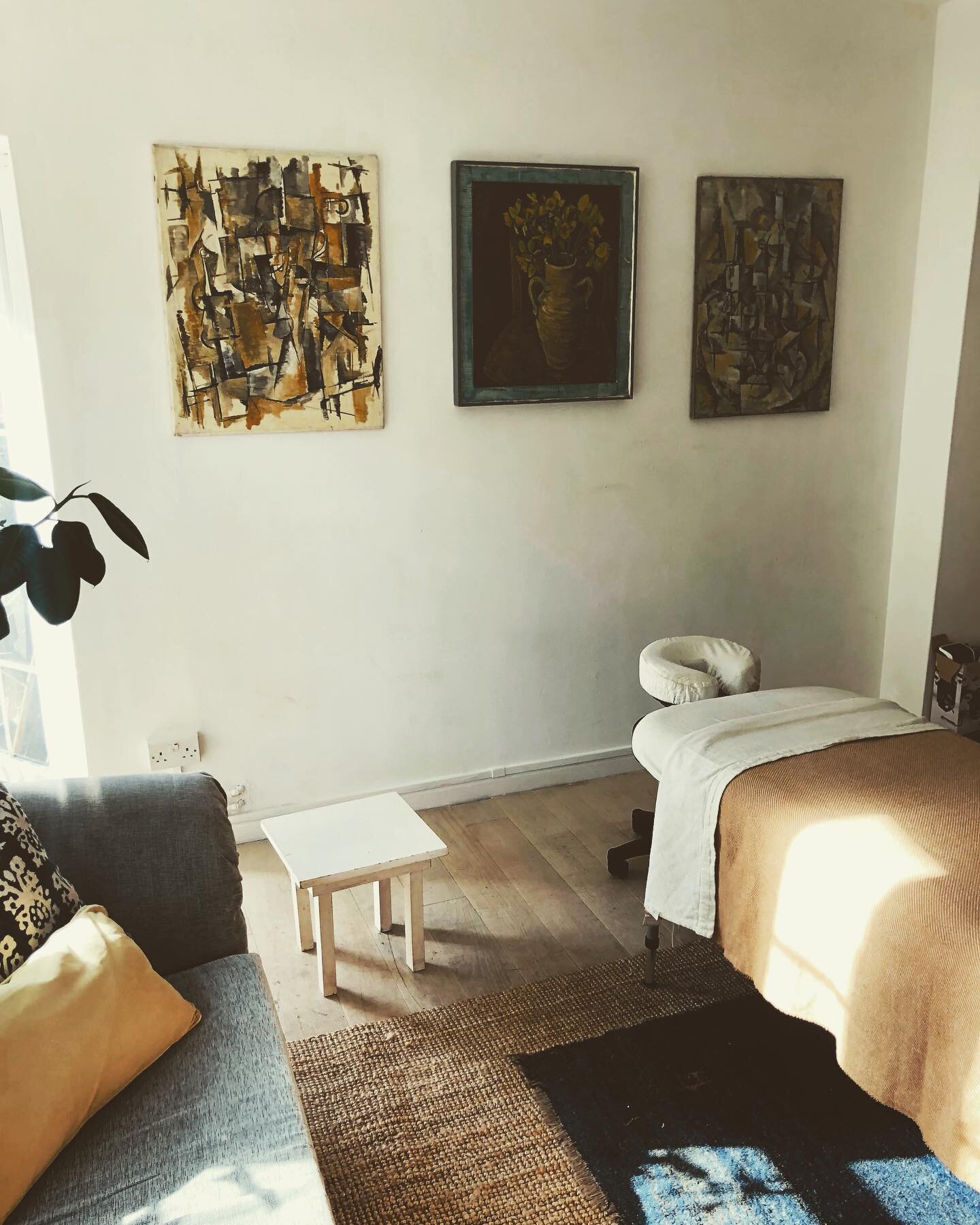 ✨ANNOUNCEMENT ✨

Hello folks! 
A few changes to my regular scheduling. Starting from August I am will longer be providing massages from my East London location. Instead I will now be welcoming folks to my cosy beautiful flat in Kentish Town, which wi