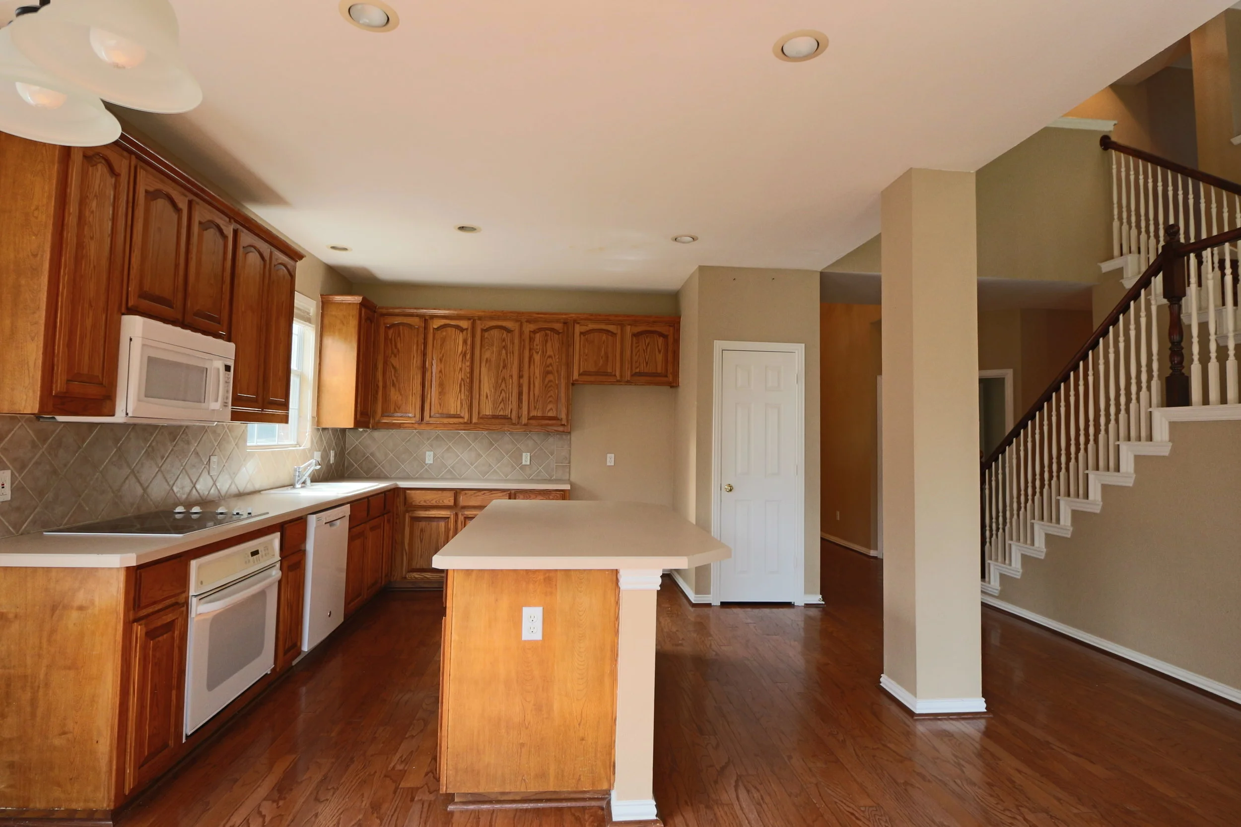 Kitchen 2.JPG