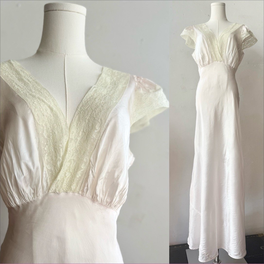 1940’s Pale Pink Bias Cut Nightgown • M