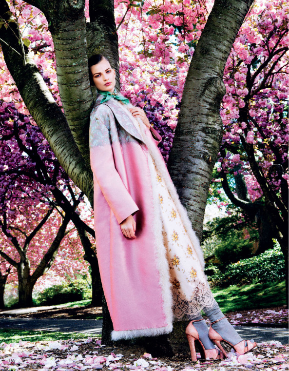 Giovanna-Battaglia-2-Posing-In-Pink-Vogue-Japan-Sharif-Hamza.jpg