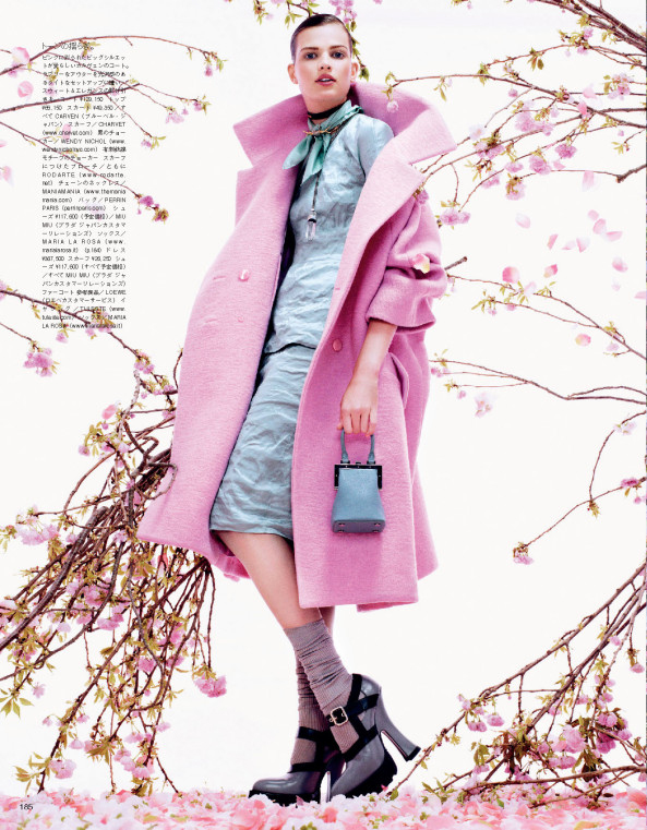 Giovanna-Battaglia-4-Posing-In-Pink-Vogue-Japan-Sharif-Hamza.jpg