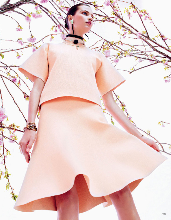 Giovanna-Battaglia-6-Posing-In-Pink-Vogue-Japan-Sharif-Hamza.jpg