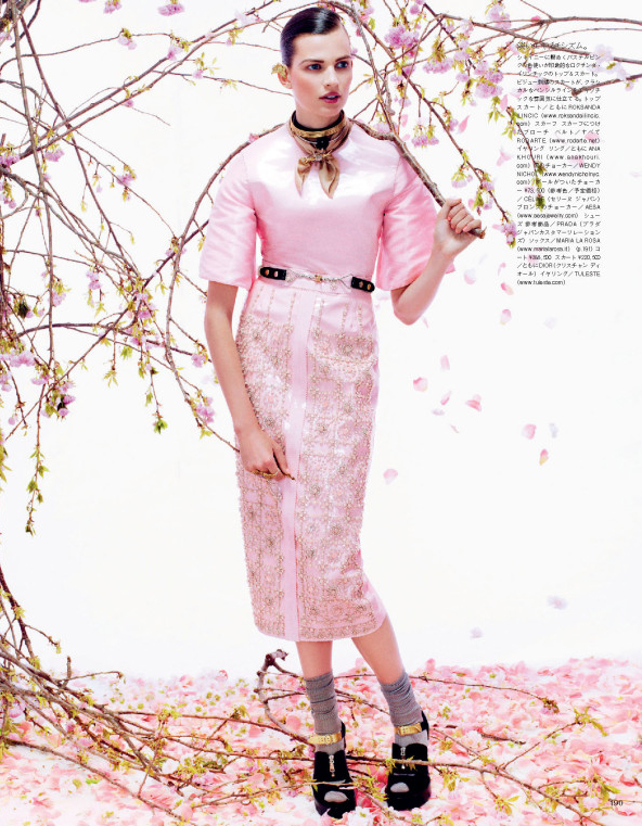 Giovanna-Battaglia-10-Posing-In-Pink-Vogue-Japan-Sharif-Hamza.jpg