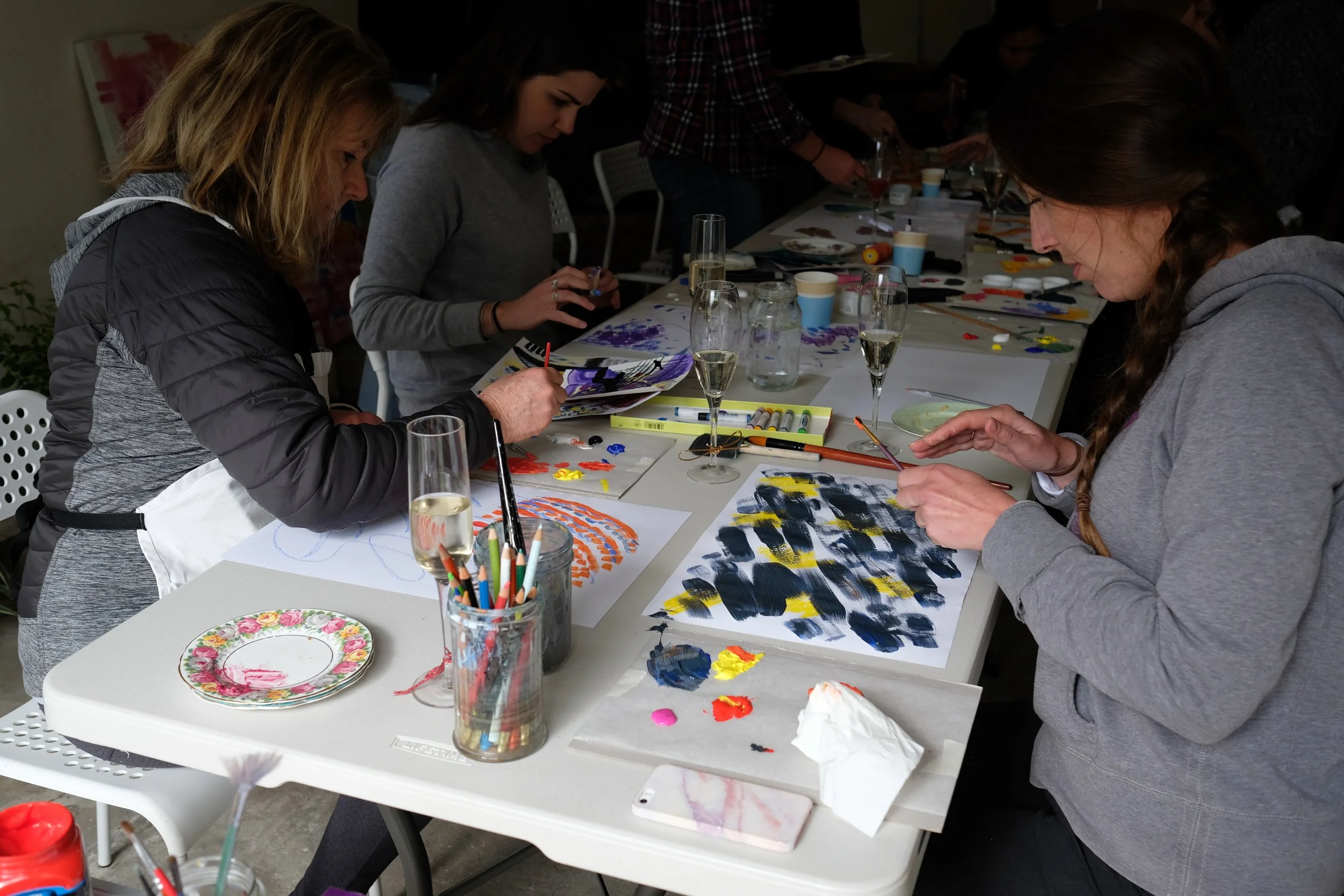 And we're off!! Started with making marks and experimenting with the different mediums and tools on drawing paper. 