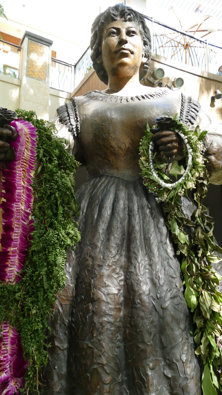 Queen Emma statue at the International Market Place