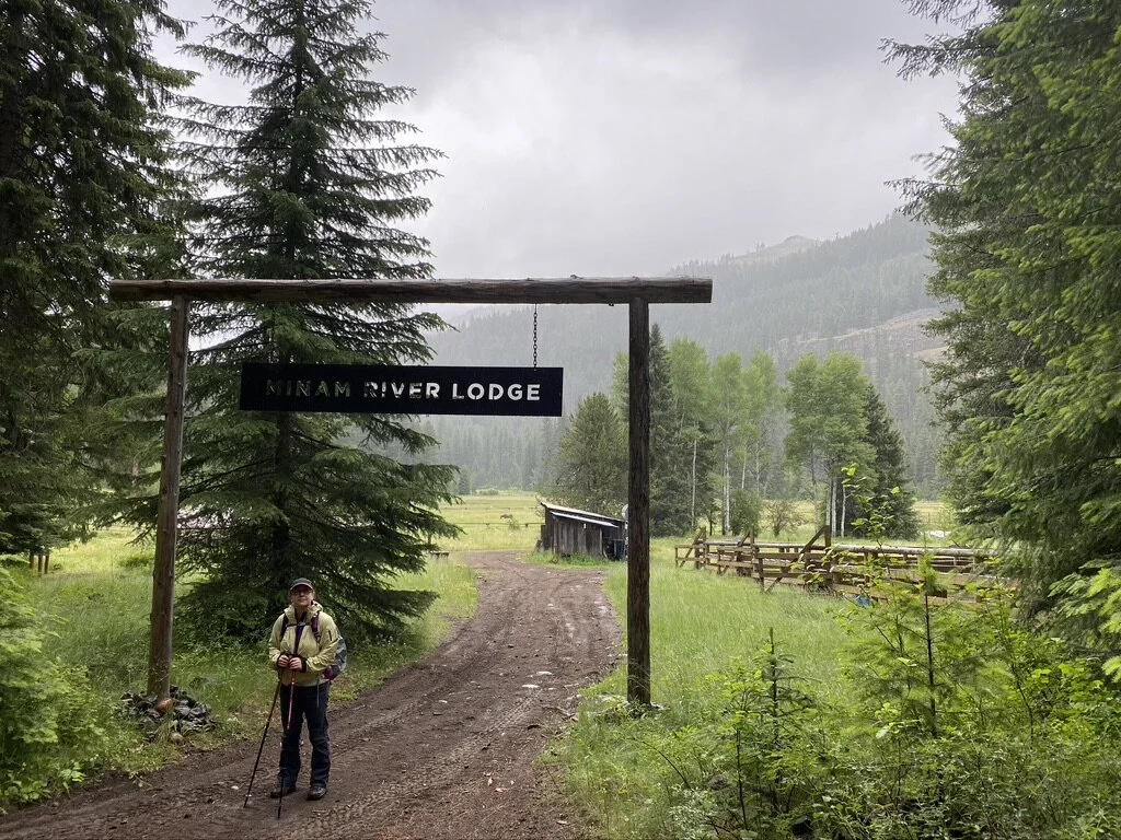 Hiking to Minam River Lodge — SEE and EAT