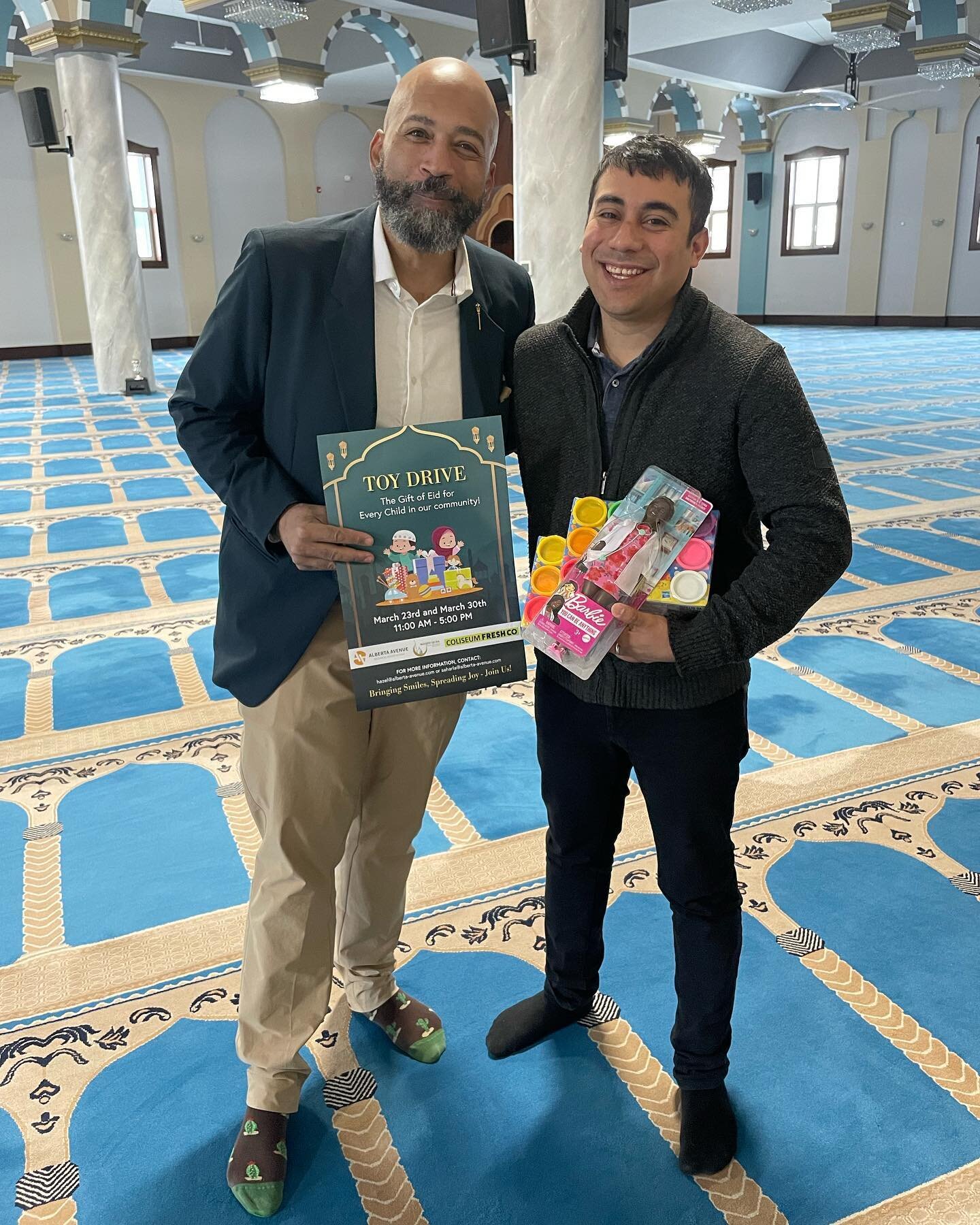 The Gift of Eid toy drive is off to a great start! Thank you for the toys @dshepyeg 🧸#RamadanAlongTheAve  #albertaavenue #yeglocal #shopyeg