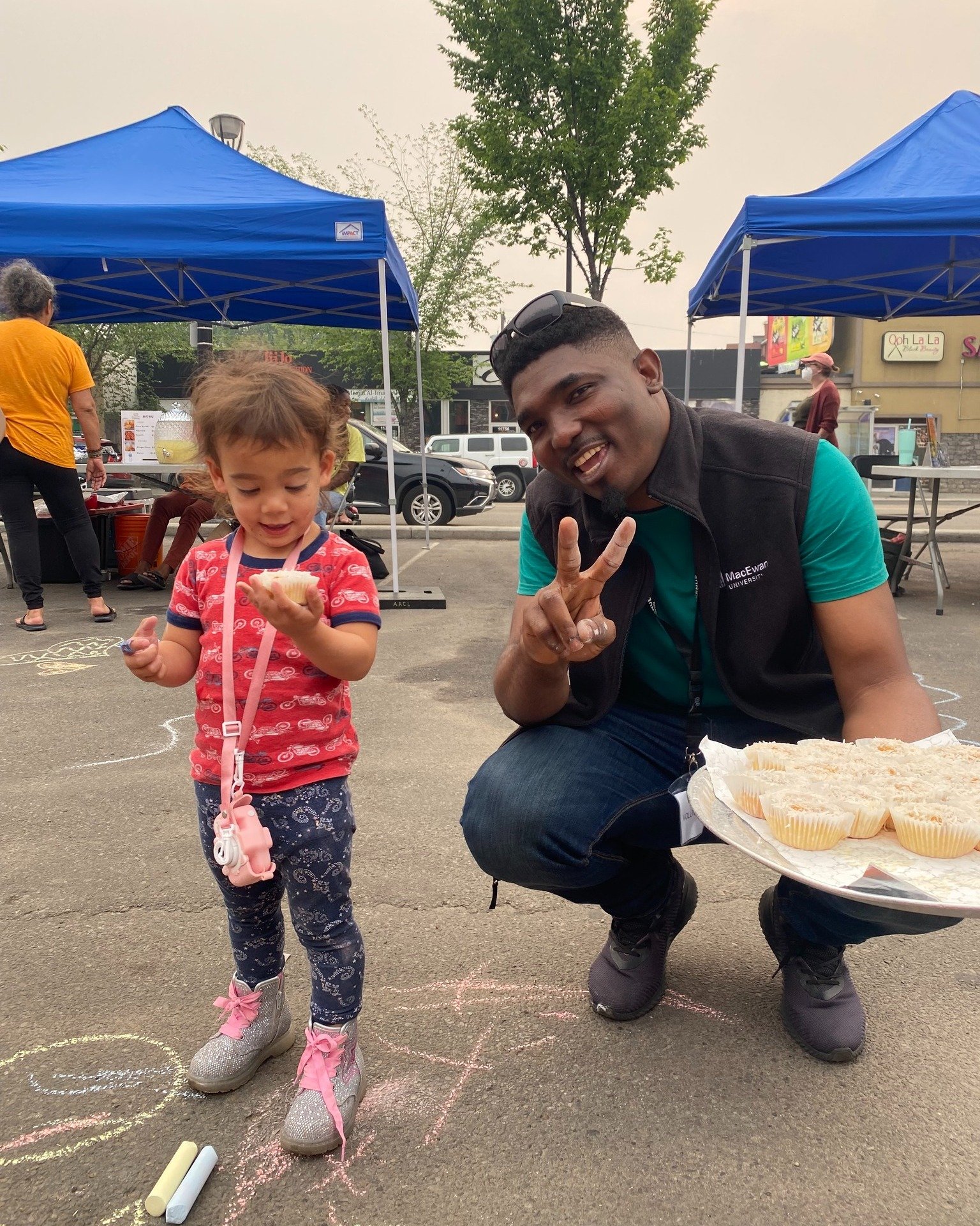 Love the Alberta Avenue community? Want to get involved? Volunteer at the Alberta Avenue Night Markets! 

✨ What's in it for you?

Be a part of a vibrant community event
Meet new people and make friends
Enjoy the festive atmosphere and delicious food