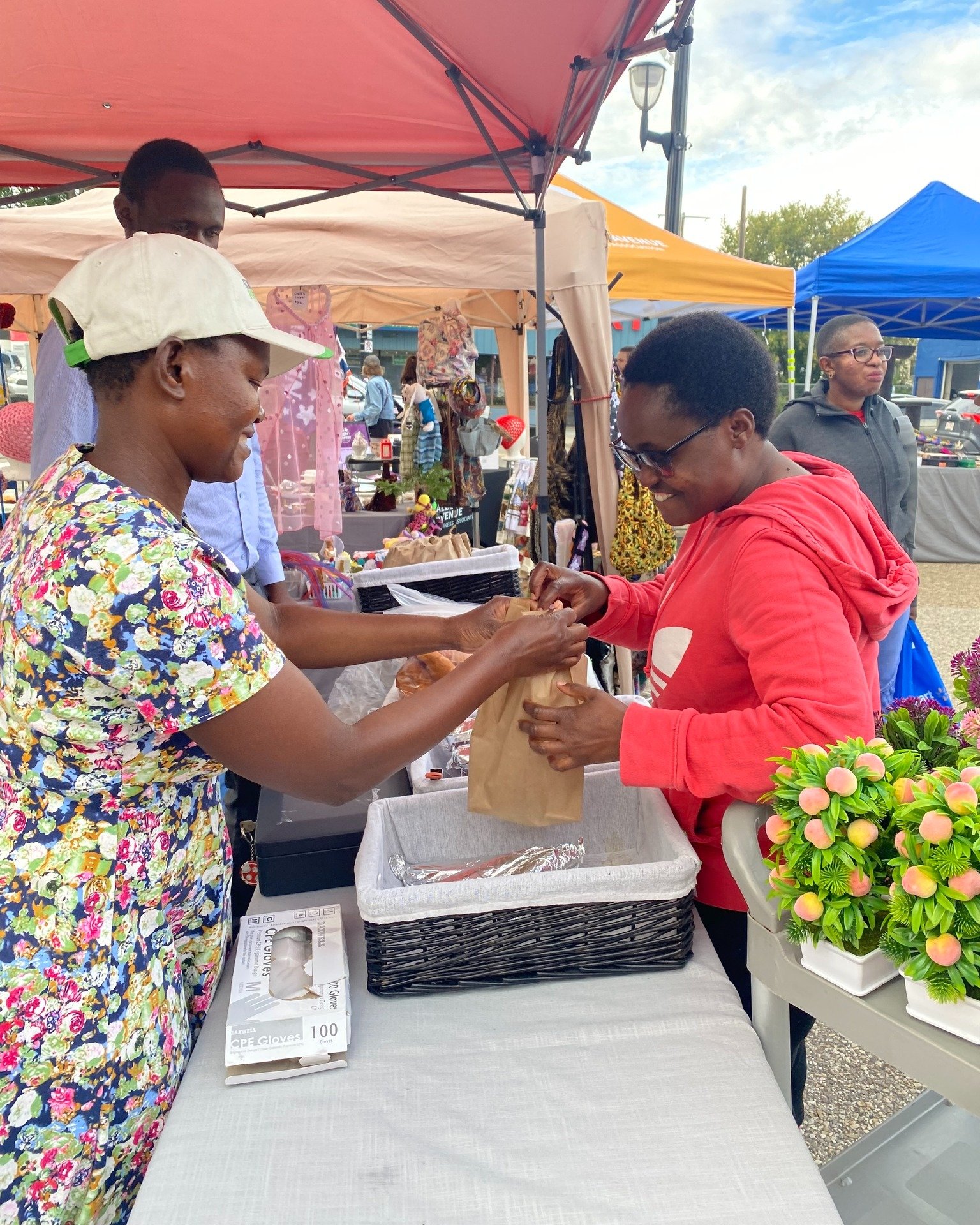 ⭐Savannah Twilight Serenade ⭐
Serengeti BBQ (8815 118 Ave) 
August 9 | 6 PM - 10PM

Join us for an evening celebrating East African culture with delicious food, live music by African artists, and a vendor market showcasing unique African artisanal pr