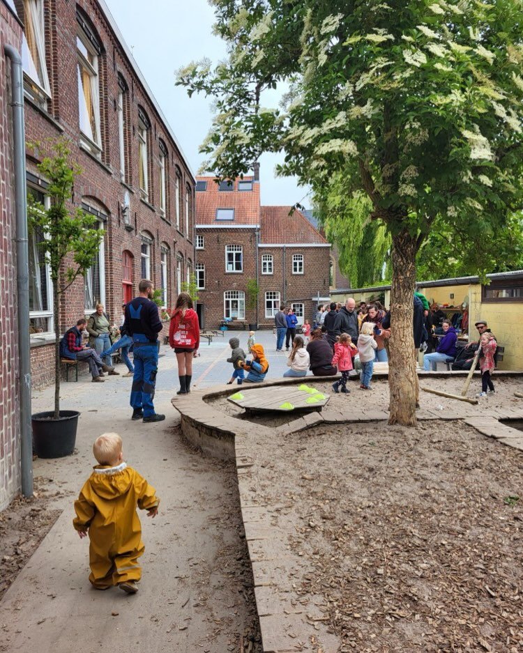 Klusdag of ook wel in onze volksmond Sint-Klussius.
Dank je wel, aan alle ouders en kinderen. Niet enkel dit weekend, maar alle klusdagen in het voorbije schooljaar.
Het is zo fijn om de gedragenheid in de gemeenschap te zien en te voelen 💛👏.
#l