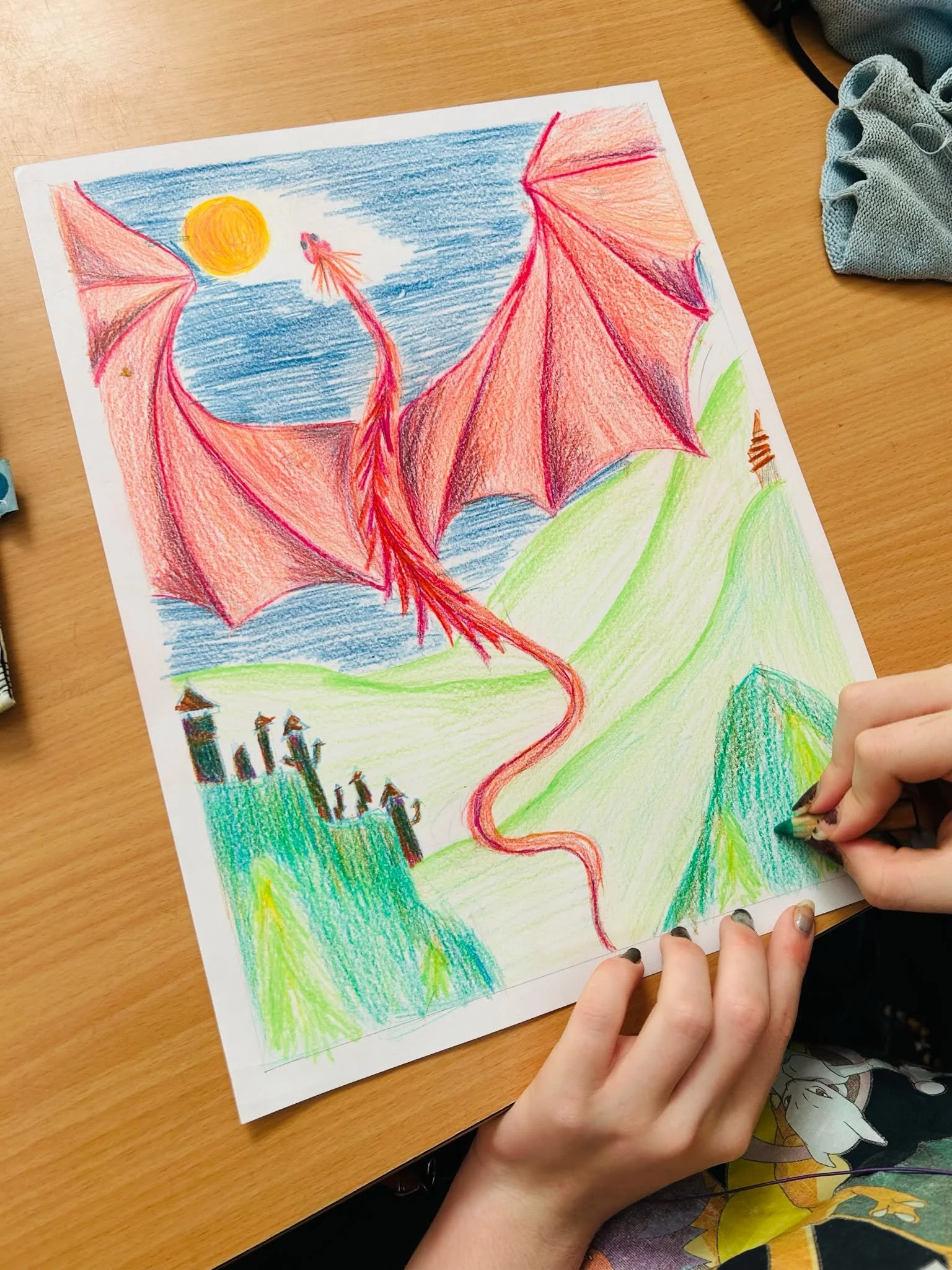 'Michael, Michael 
Met uw zwaard zo sterk en fel
Met de weegschaal in de handen
Waakt gij over de wijde landen
Bant gij het kwaad aan uw voeten neer
En als een lichtstraal
is uw speer'

#landelijkesteinerschoolmunte #munte #steinerschool #steineronde