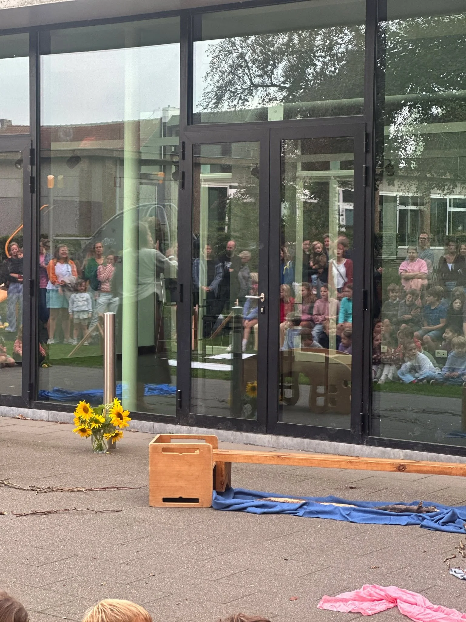 En? Had je een deugddoende vakantie?
Stralende ogen.
Een brede glimlach.
JA!
Echt genoten van een schone tijd.
JA!
Echt veel goesting om weer samen school te maken.
JA!
Echt, laat dit schooljaar maar beginnen.

Aan iedereen welkom (terug),
Here we go