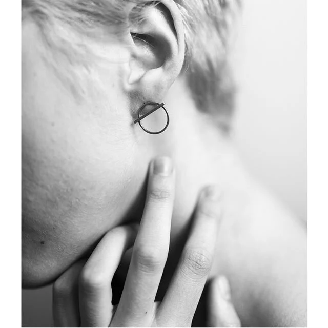 .
Ella es Claudia: gran fot&oacute;grafa adem&aacute;s de dise&ntilde;adora, mejor persona y creadora de sinergias all&aacute; por donde vaya. 
Agradezco infinito que se animara a saludarme en aquel mercado. Desde entonces todo ha fluido de forma nat