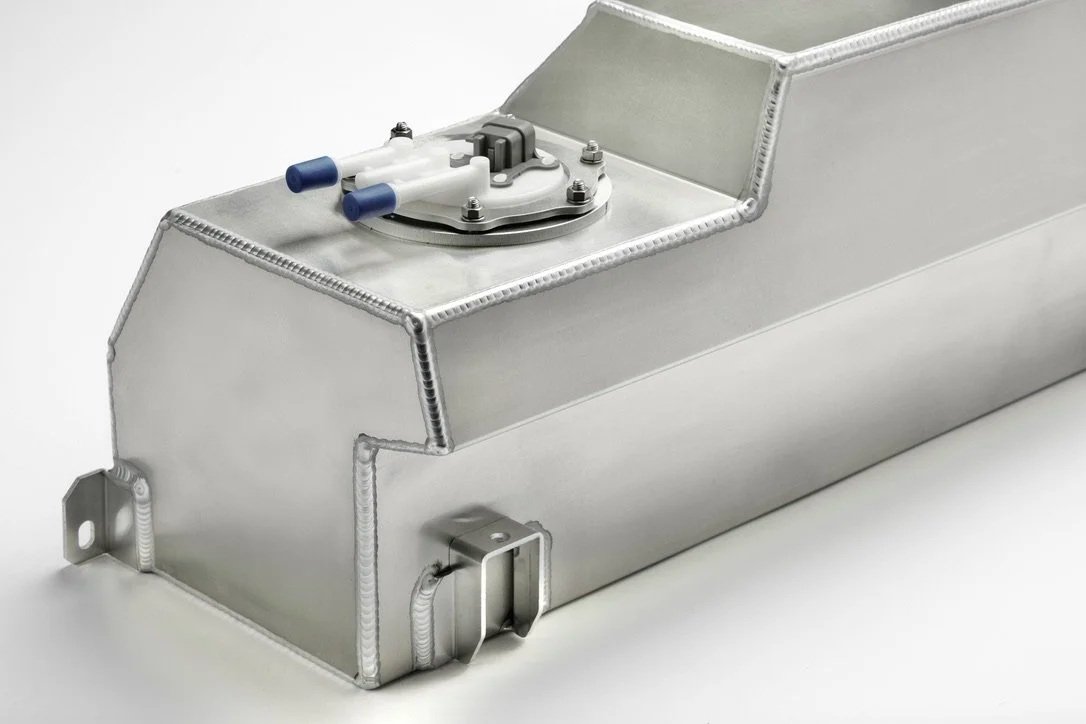 High capacity fuel tanks with built in swirlpot