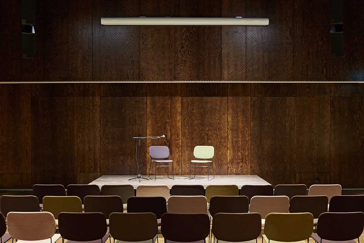 Landvetter Kulturhus utanför Göteborg arkitektur bild 16 interiör.jpg