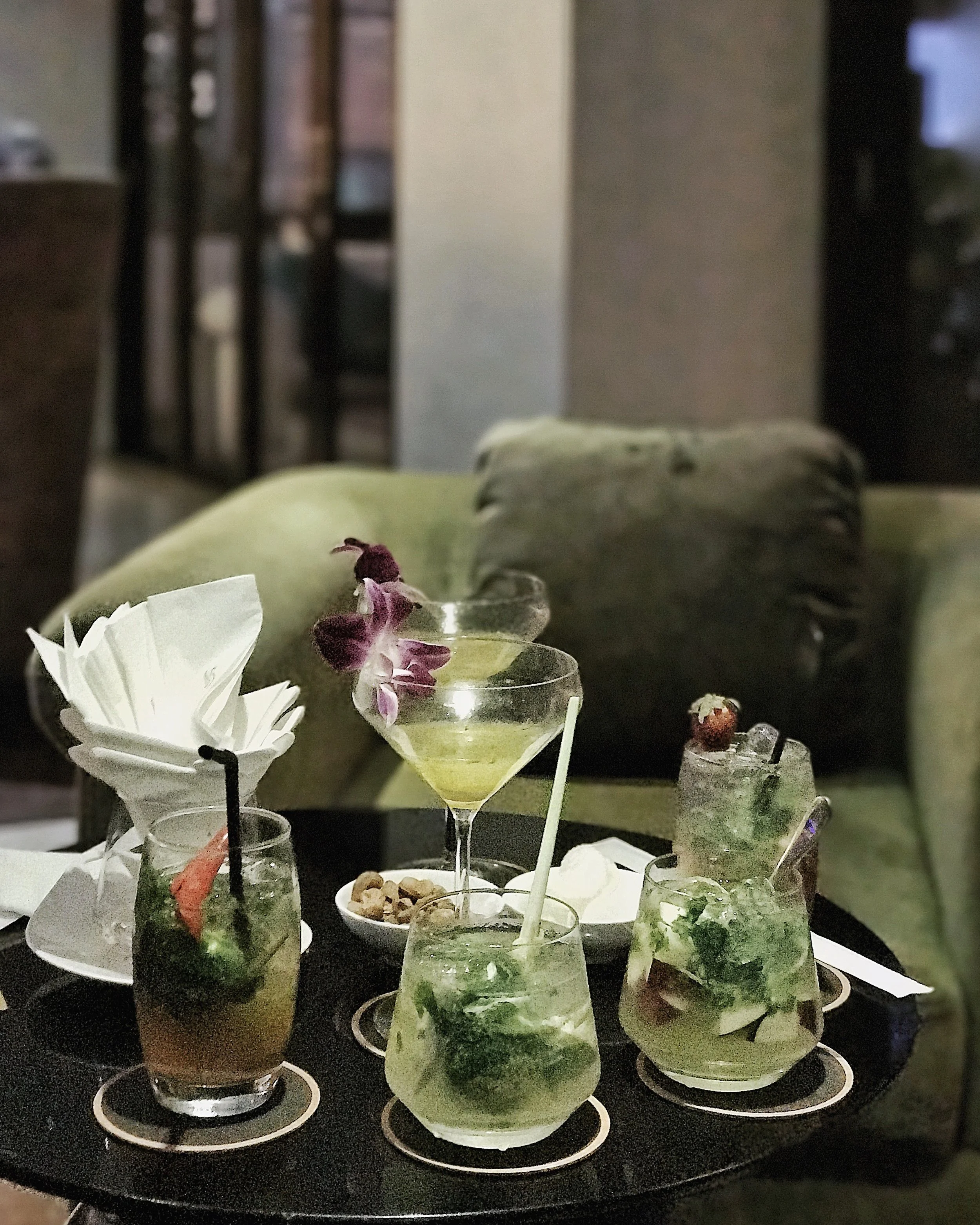 Các loại Mojito của sự kiện, nếu vị táo mang lại cảm giác dễ chịu hoà quyện thì vị chanh leo ban đầu sẽ đưa đẩy nhẹ nhàng và rõ dần hương vị rượu Rum phía sau...