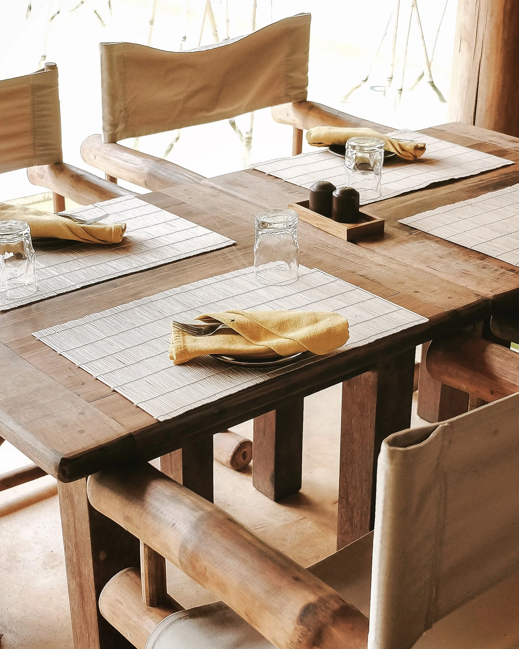 2. Dining by The Pool_4.jpg