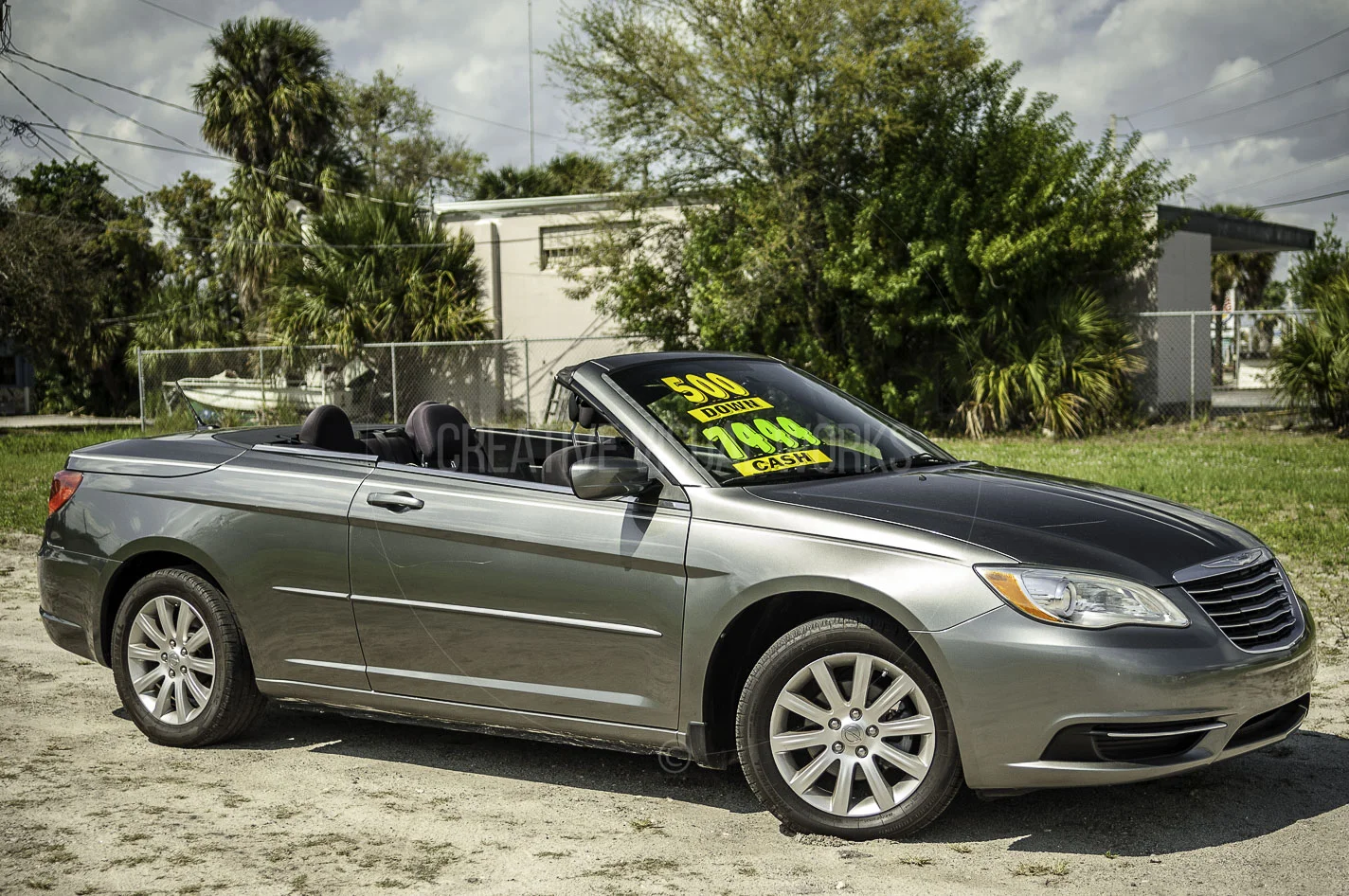 Chrysler 200 Front Right 3/4 View