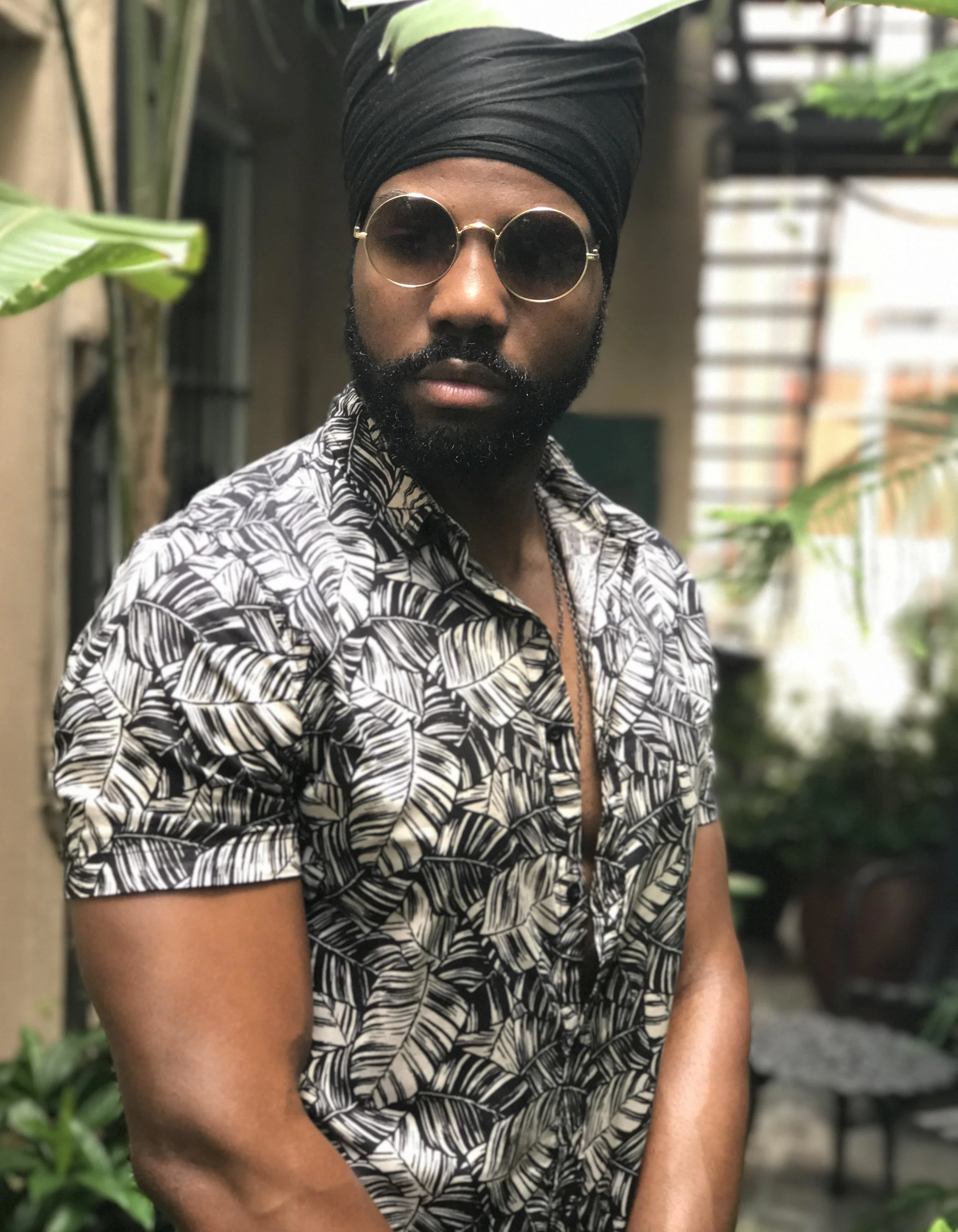 Model:Dennis wearing H&M button down s/s printed shirt