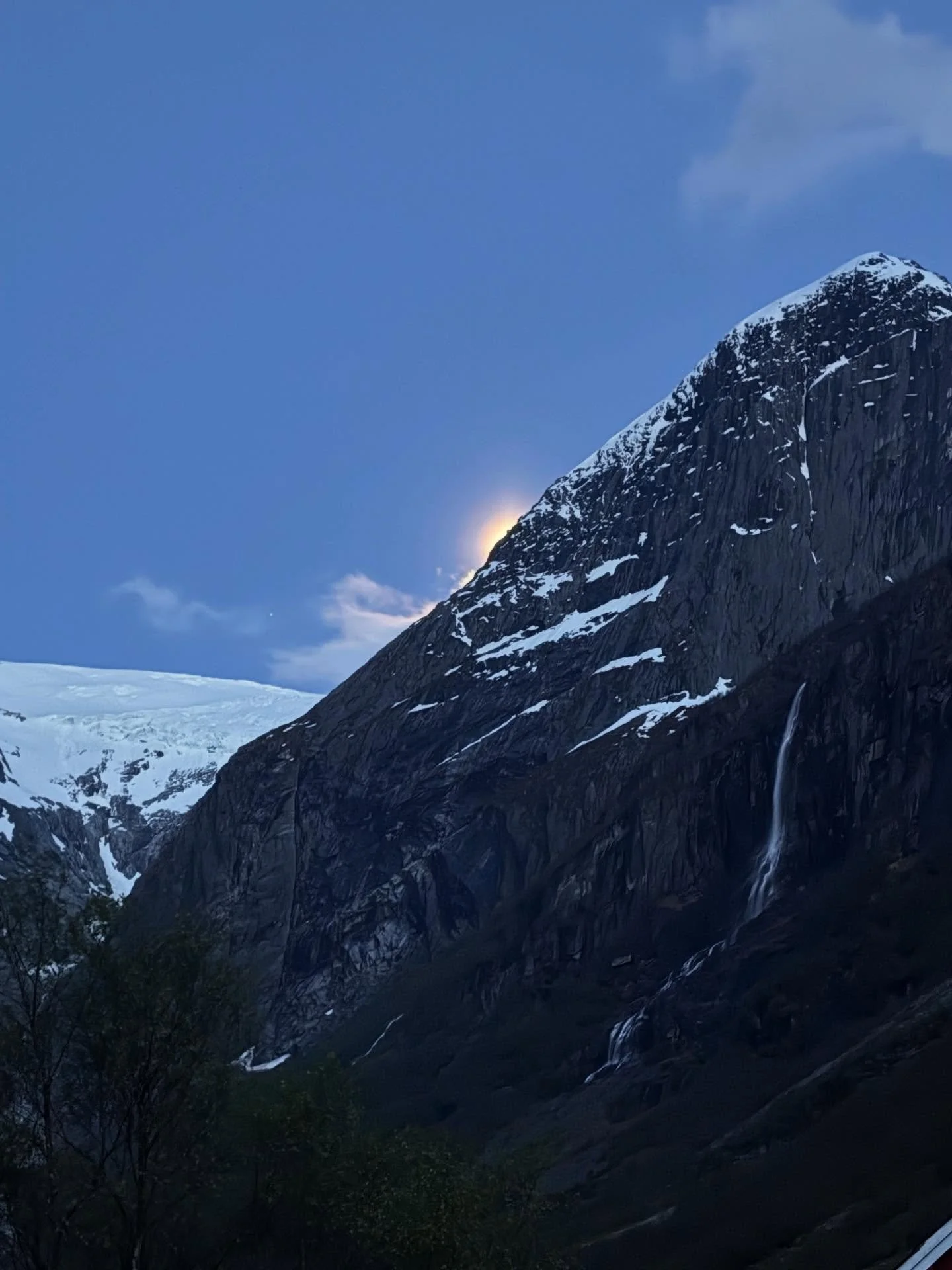 BLUE MOUNTAIN 

~ 2026 season coming up @blue_mountain_yoga 🌹

Welcome into nature with us! 
This year we have courses in May with @picaflorlifeenergy 
&amp; lots of yoga and gatherings during the summer season. 
&bull; courses 
&bull; yoga 
&bull; 