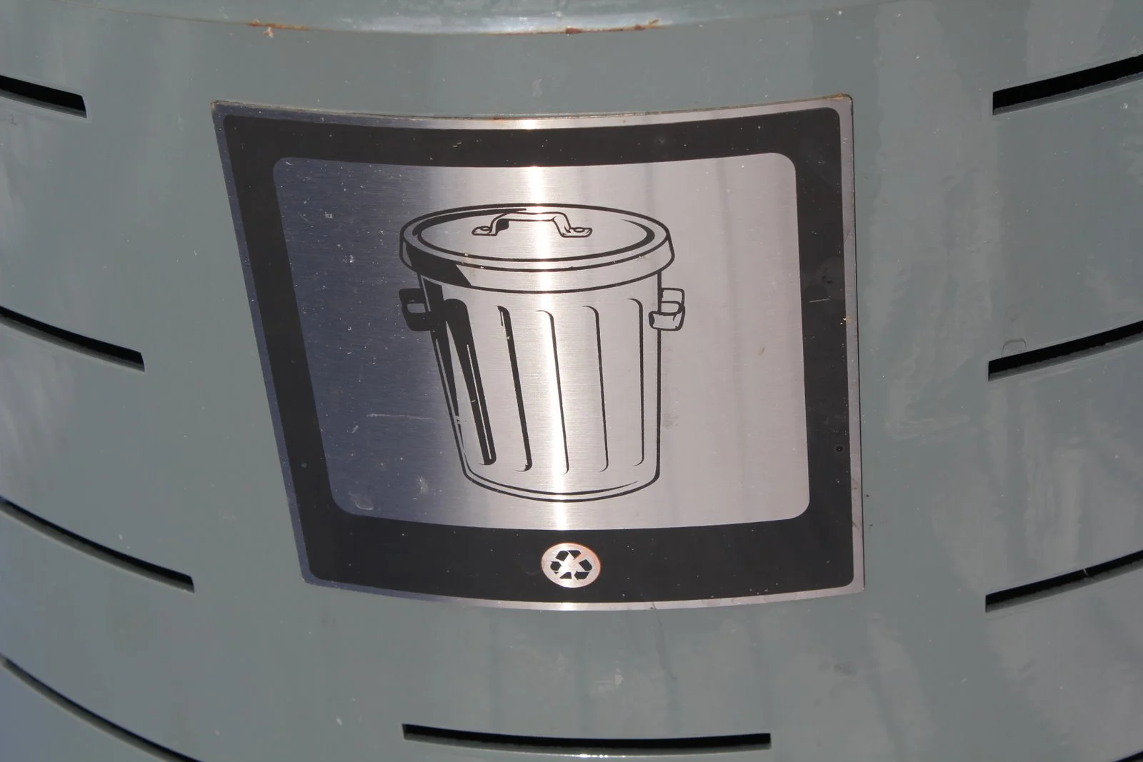 Sign Language: Meta Trash Can