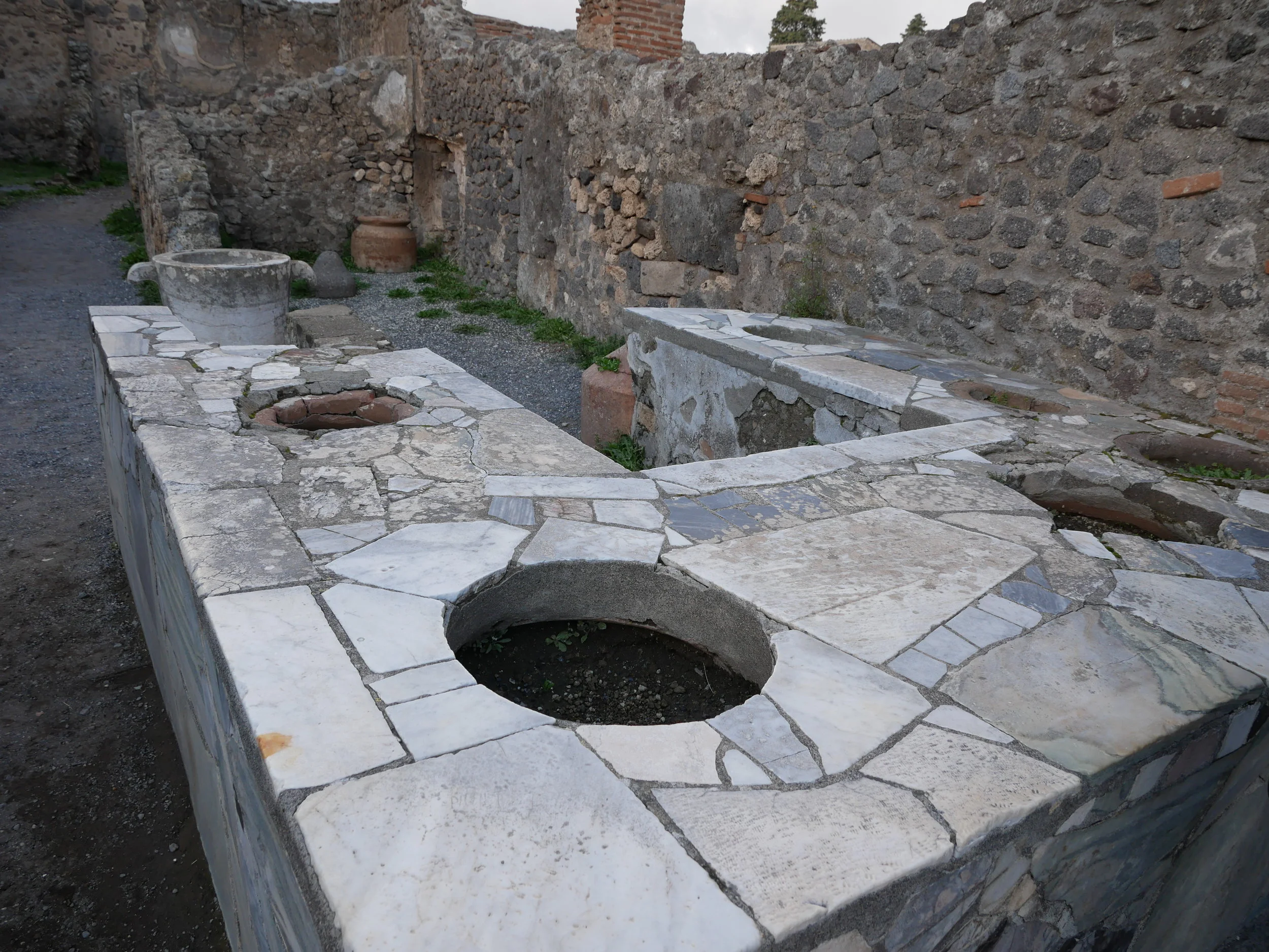 Snack stand Pompeii.jpg