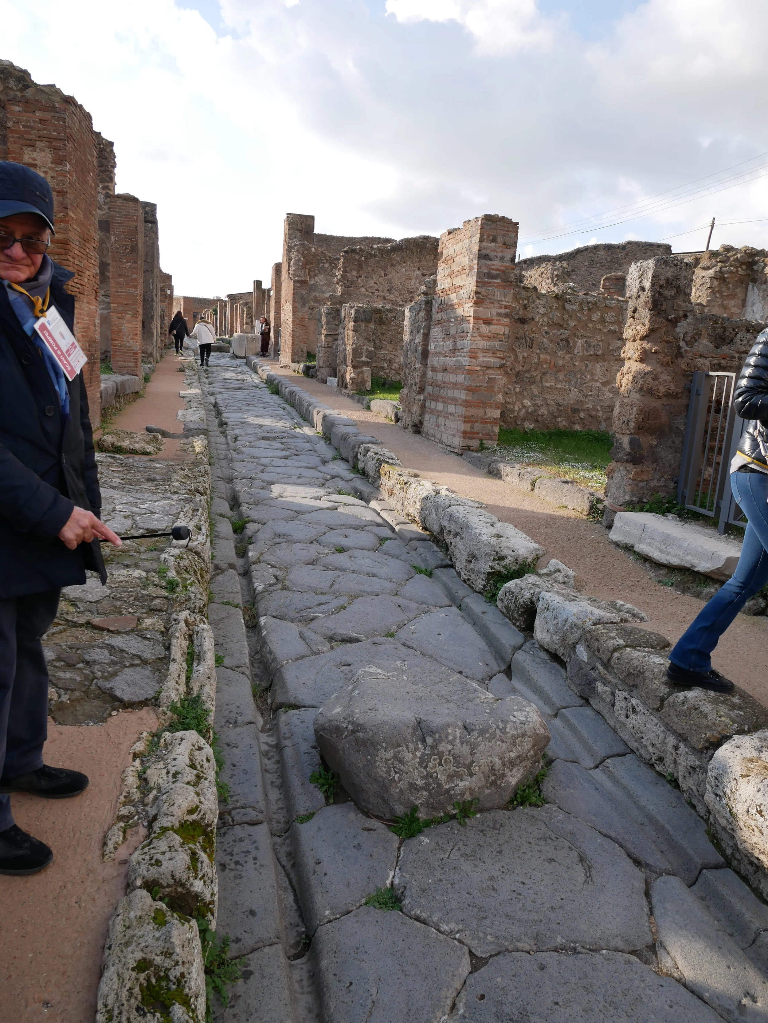 One way street Pompeii.jpg