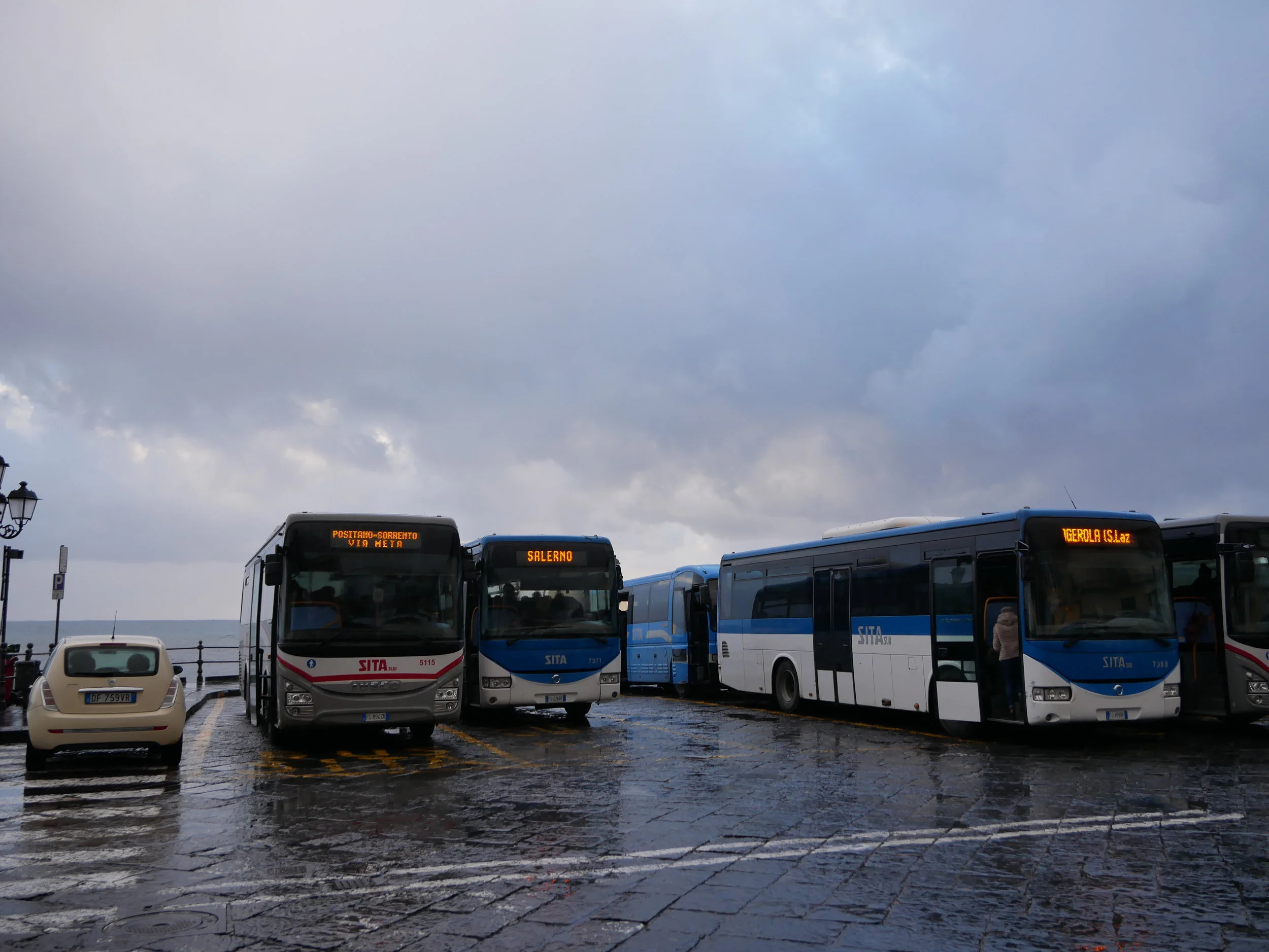 Amalfi bus stop.jpg