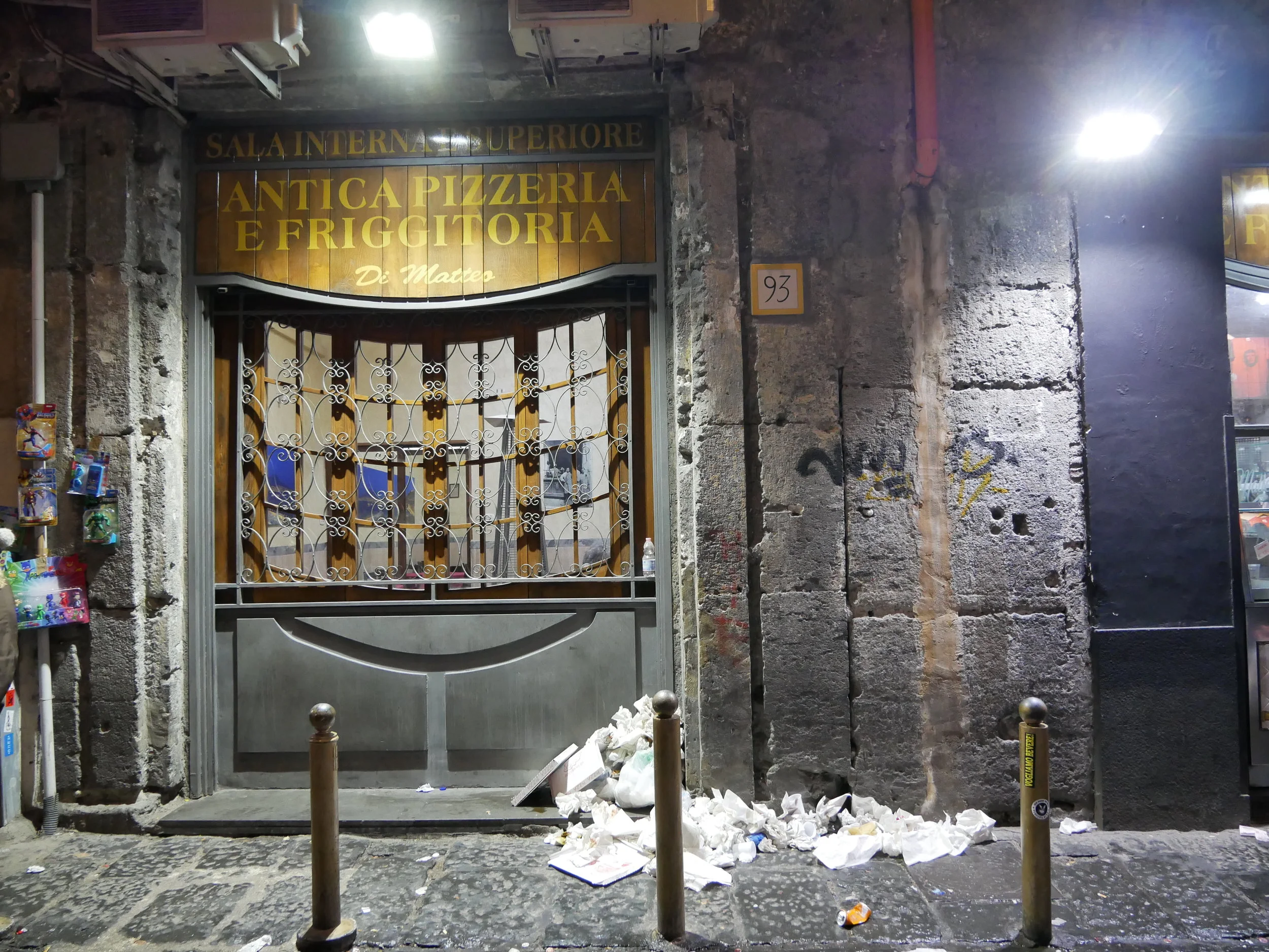 Naples night litter.jpg