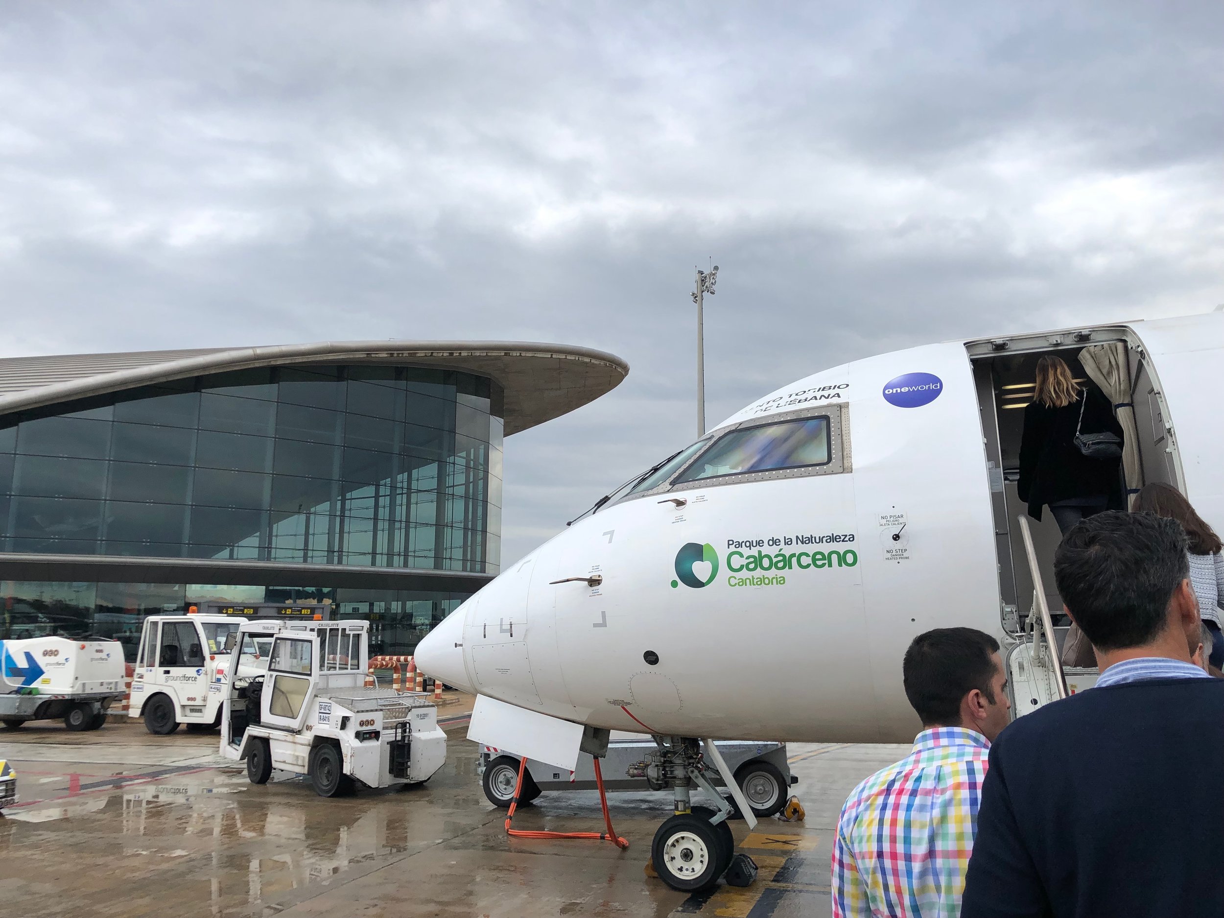 You can see just how close the boarding gate was to our airplane in this picture!