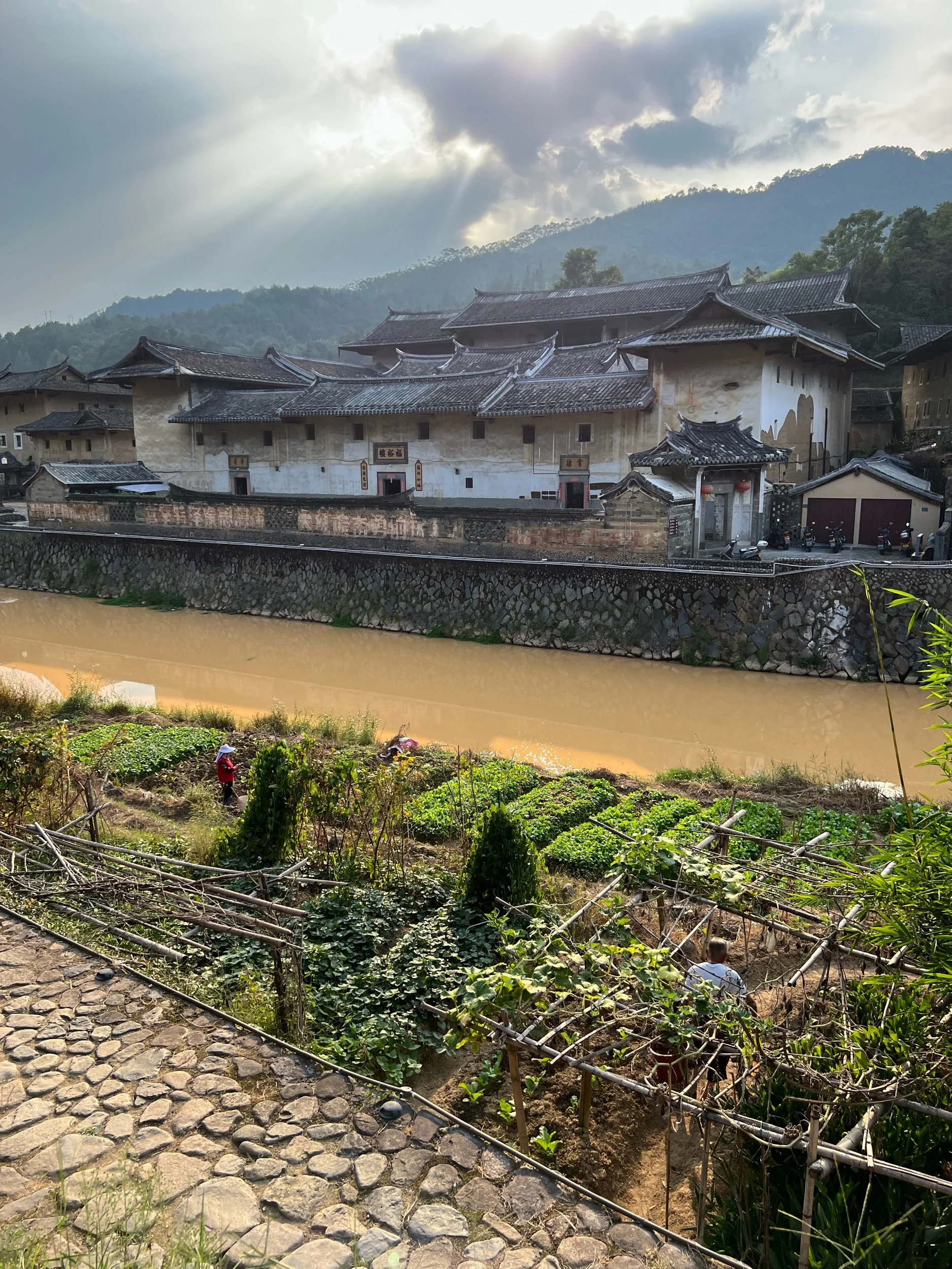 Tulou Day 1 afternoon: Exploring my homebase, the Hongkeng 洪坑 tulou cluster