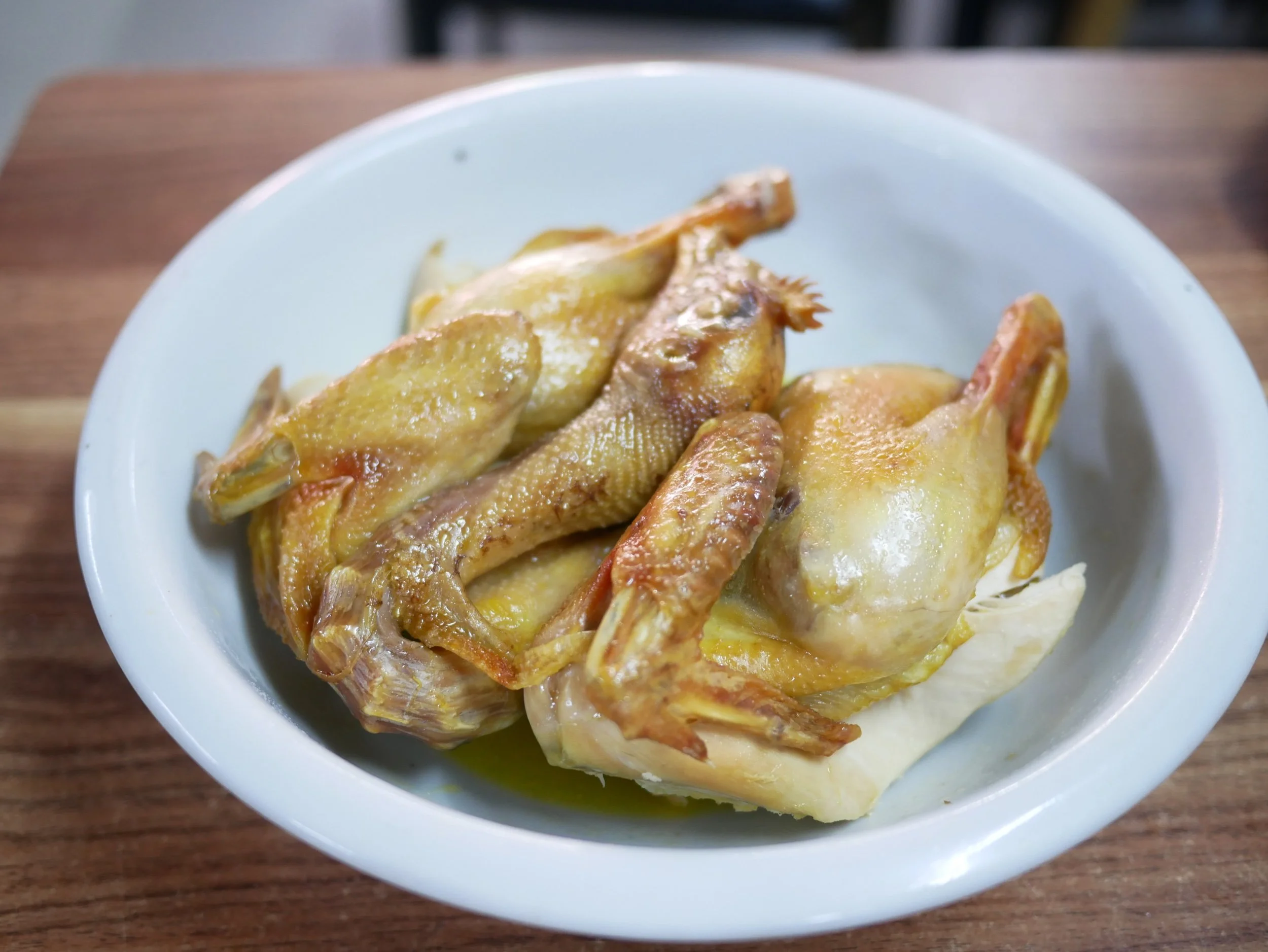 Meizhou Eats: Eating a whole salt-baked chicken (盐焗鸡), at its origin