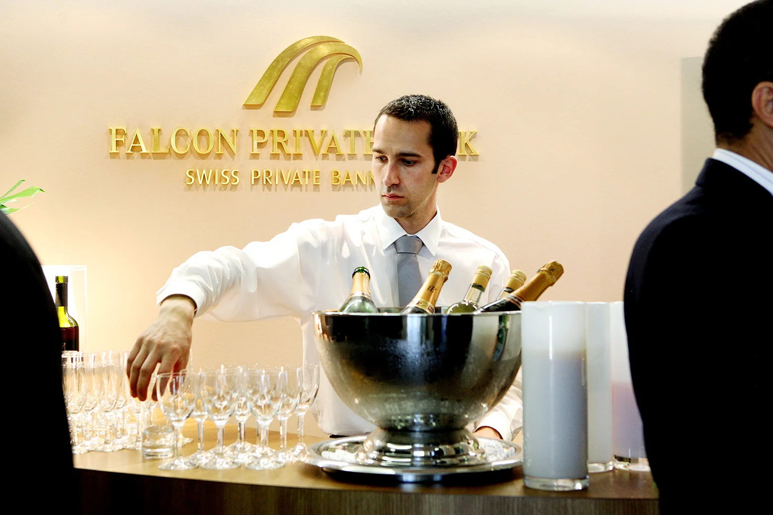 FALCON-BANKQ081.jpg