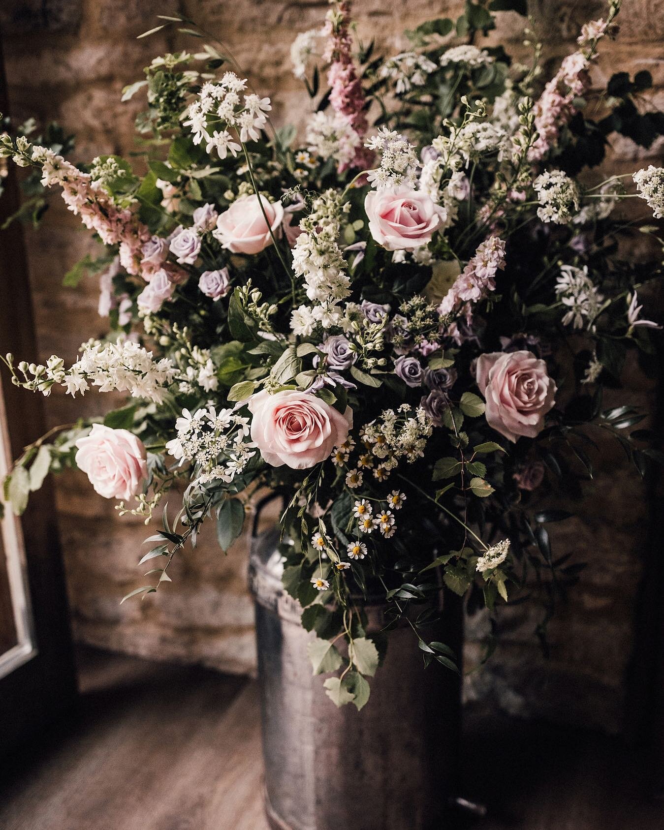 Milk churns full of summery florals. Perfect for a barn celebration.
⠀⠀⠀⠀⠀⠀⠀⠀⠀
Image @samdocker.co
Venue @tythebarnlaunton
.
.
.
#theflowerstory #fortheloveofflowers #britishflowers #britishflorals #britishweddingflowers #weddingflowers #weddingflora