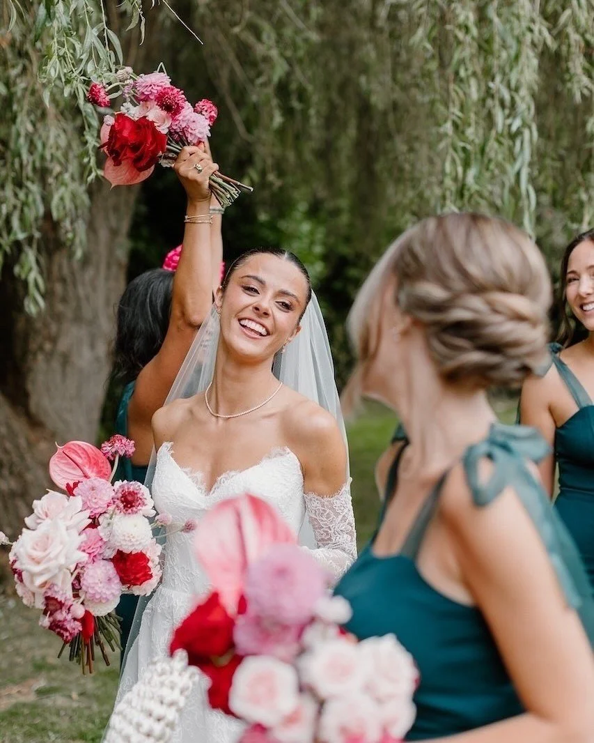 Clashing pinks and reds for F&amp;L&rsquo;s summer wedding. Soft scrunchy garden roses and structured anthuriums for a stylish modern look that made our beautiful couple and us very happy indeed.
⠀⠀⠀⠀⠀⠀⠀⠀⠀
Venue @tythebarnlaunton
Images @wild_fern_ph