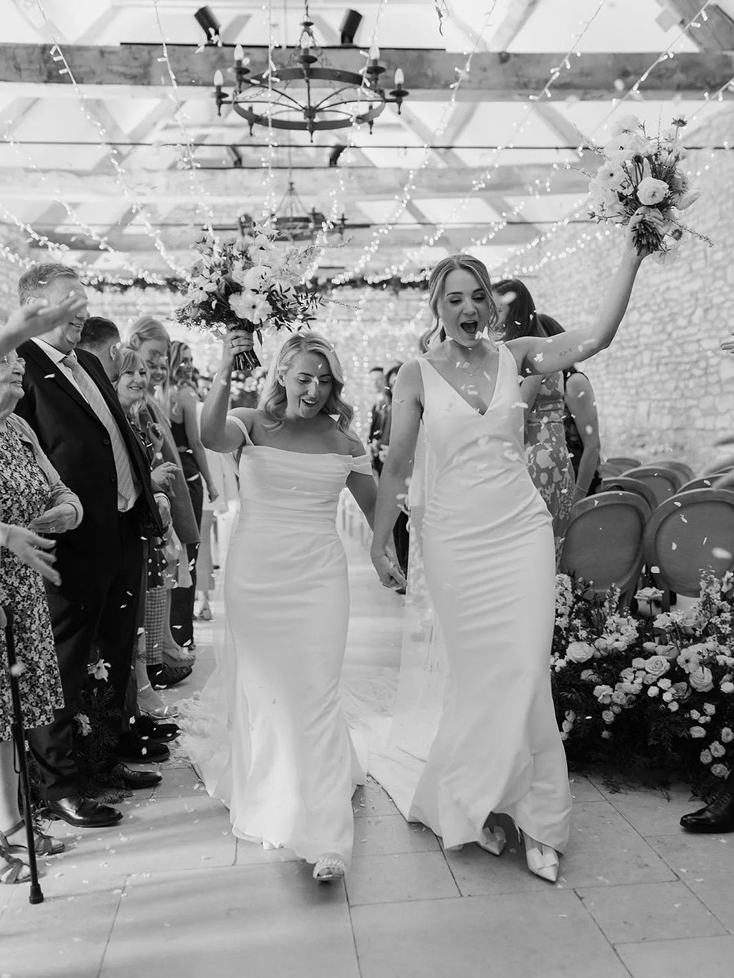 A little look back at Brooke and Adele&rsquo;s chic barn wedding at Caswell House. Stunning gowns and a delicate blush palette for the prettiest bouquets and table settings. 

Venue @caswellhouse
Images @lauravieceliphotography