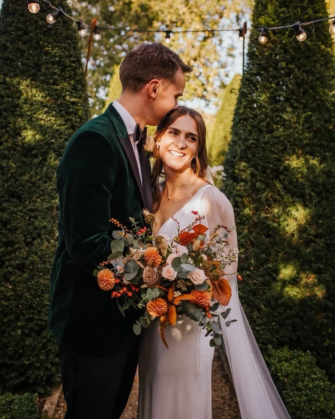 We are well and truly in Autumn now, the leaves have turned and the workshop is full of rosehips, berries and seedheads as we get ready for some gorgeous weddings over the next few weeks. If you are in need of a little autumn inspiration then take a 