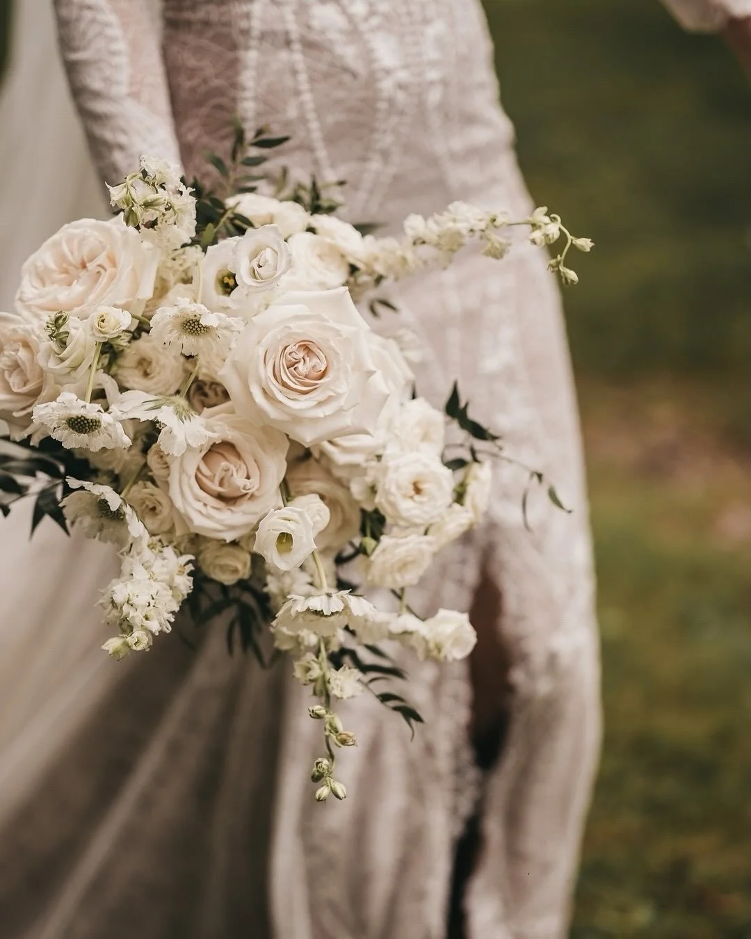 The kind of bouquet that you just want to squish! Lush and petal heavy we designed C&rsquo;s bouquet to complement her stunning gown. And for the bridesmaids we went elegant and simple with the. most beautiful rose stems tied with ribbon. 
⠀⠀⠀⠀⠀⠀⠀⠀⠀
