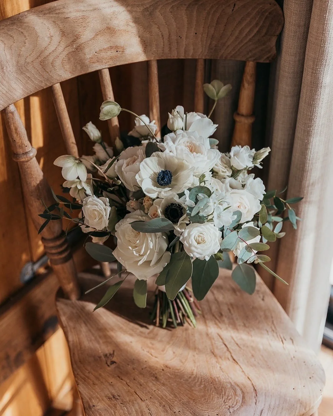 A few moments from H&amp;H&rsquo;s gorgeous wedding filled with florals, candlelight, and so much love. 

Venue @tythebarnlaunton
Images @samanthaalicephotography

#LuxuryWeddingFlorist #FloralElegance #Florist WeddingDesign