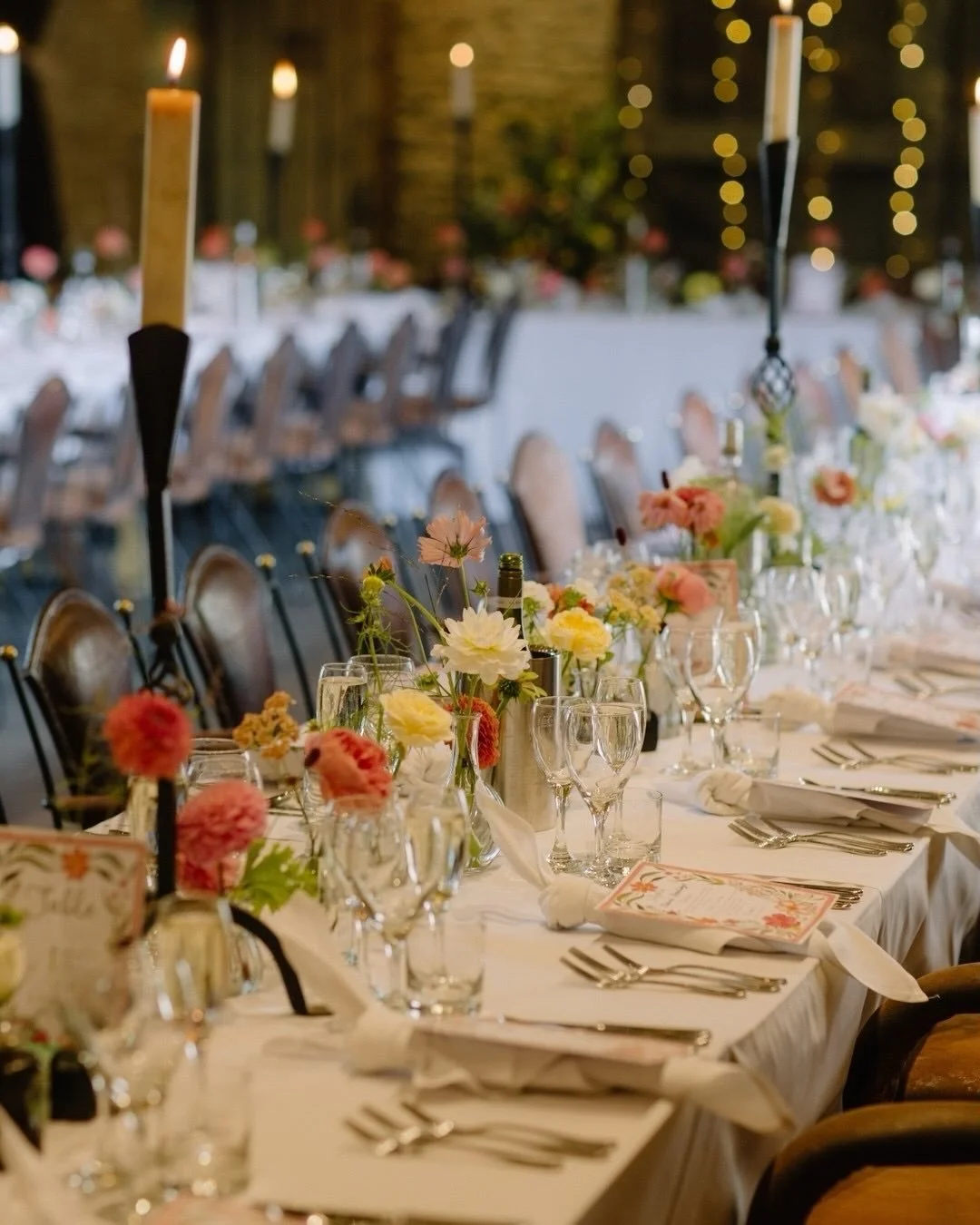 A romantic tablescape in full bloom for S&amp;F, with dahlias, garden roses and delicate cosmos dancing among tall statement candles.

Venue @Tythebarnlaunton
Images by @Beccygoddard