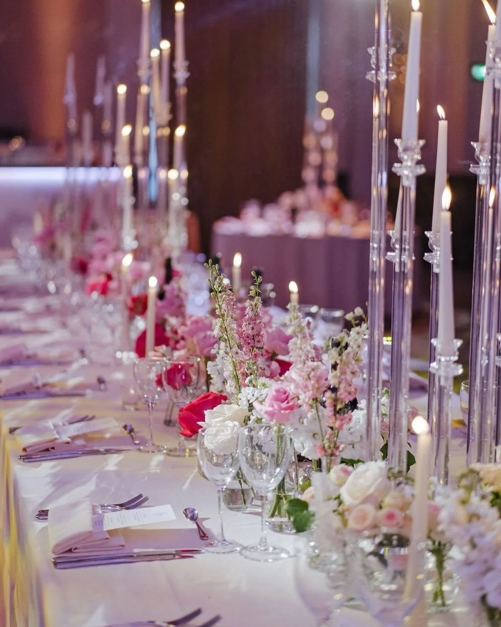 A gentle colour gradient from white to magenta, we loved these beautiful ombre bud vases for our couple N&amp;D.
⠀⠀⠀⠀⠀⠀⠀⠀⠀
Venue: @the_landmark_london 
Photographer: @chloedelmonte