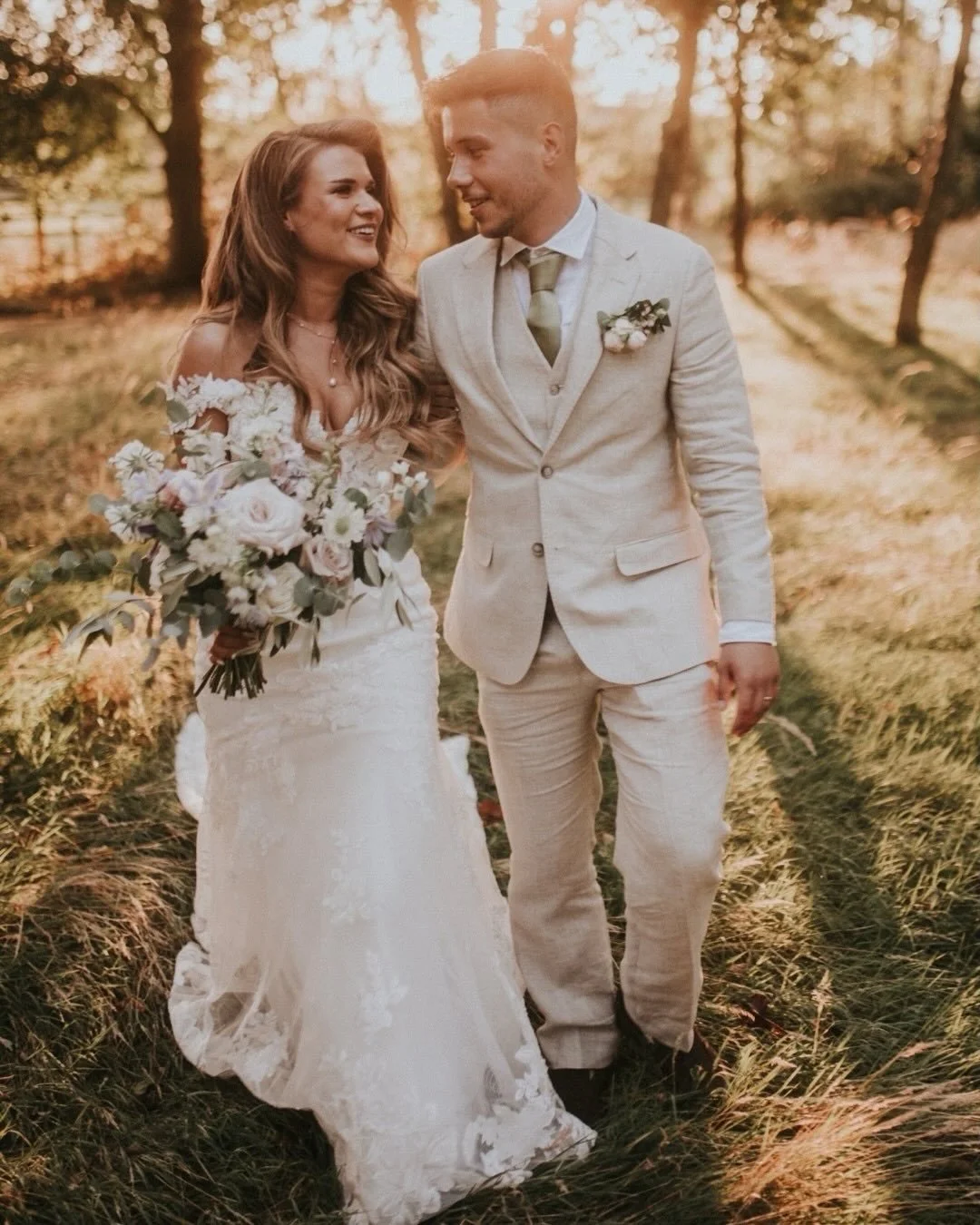 The prettiest soft pastel florals for C&amp;J&rsquo;s summer wedding. 
⠀⠀⠀⠀⠀⠀⠀⠀⠀
Images by @flawlessphoto_uk
Venue @tythebarnlaunton