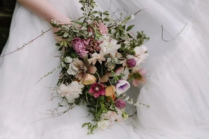 Every wedding bouquet tells a story, and we love bringing those stories to life. From hand-picked stems to the finishing touches, creating these little bundles of beauty is one of our favourite things to do.
⠀⠀⠀⠀⠀⠀⠀⠀⠀
Venue @cornwell_manor 
Images @b