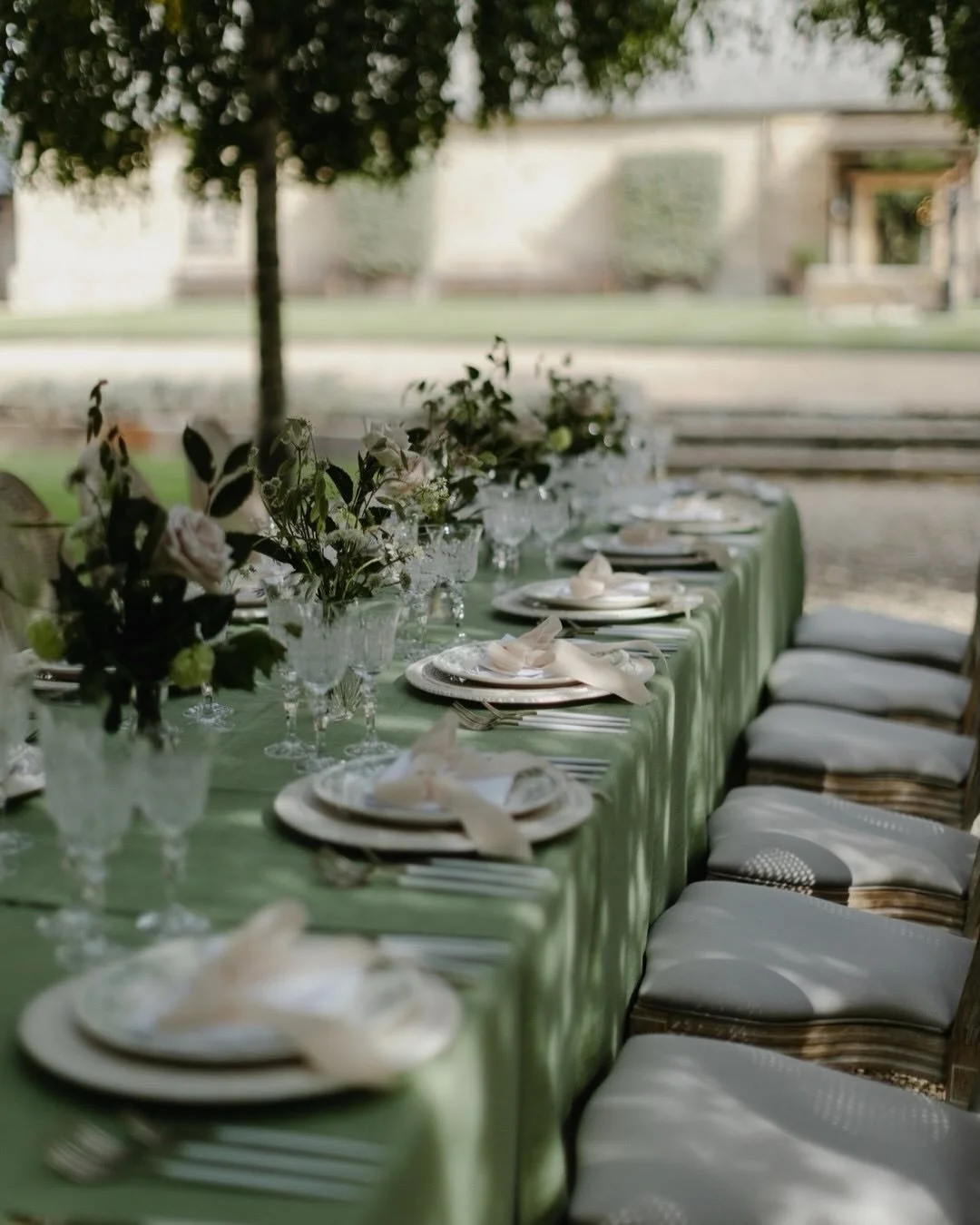 Creating beautiful tablescapes is one of our favourite parts of event design. Considered flowers, beautiful table liens and carefully chosen glassware all work together to give you and your guests the wow factor when you walk into your wedding breakf