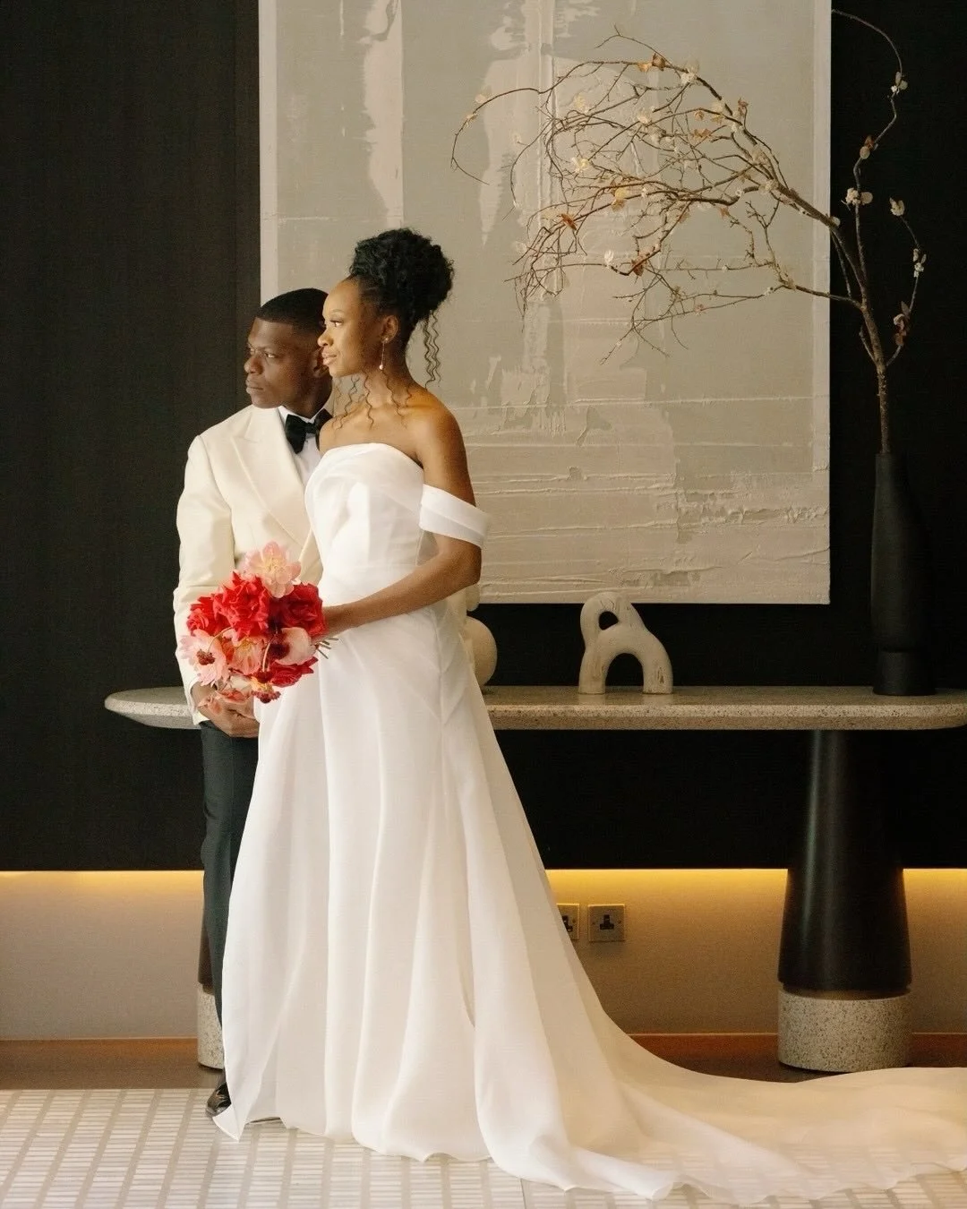 A beautiful moment from last year&rsquo;s Nobu wedding for O&amp;A. We loved creating the florals for such a beautiful celebration

Wedding planner @aflairtorememberevent 
⠀⠀⠀⠀⠀⠀⠀⠀⠀
Venue @nobulondonportman 

Photographer @timioshinstudios