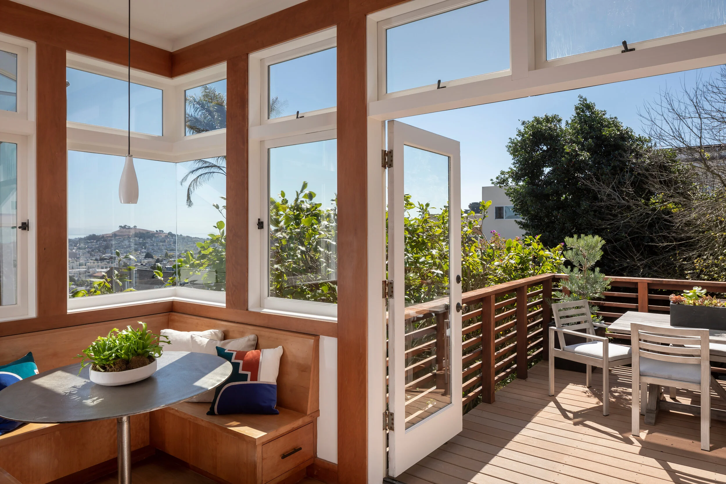 L1_Kitchen_Nook_View_0112.jpg