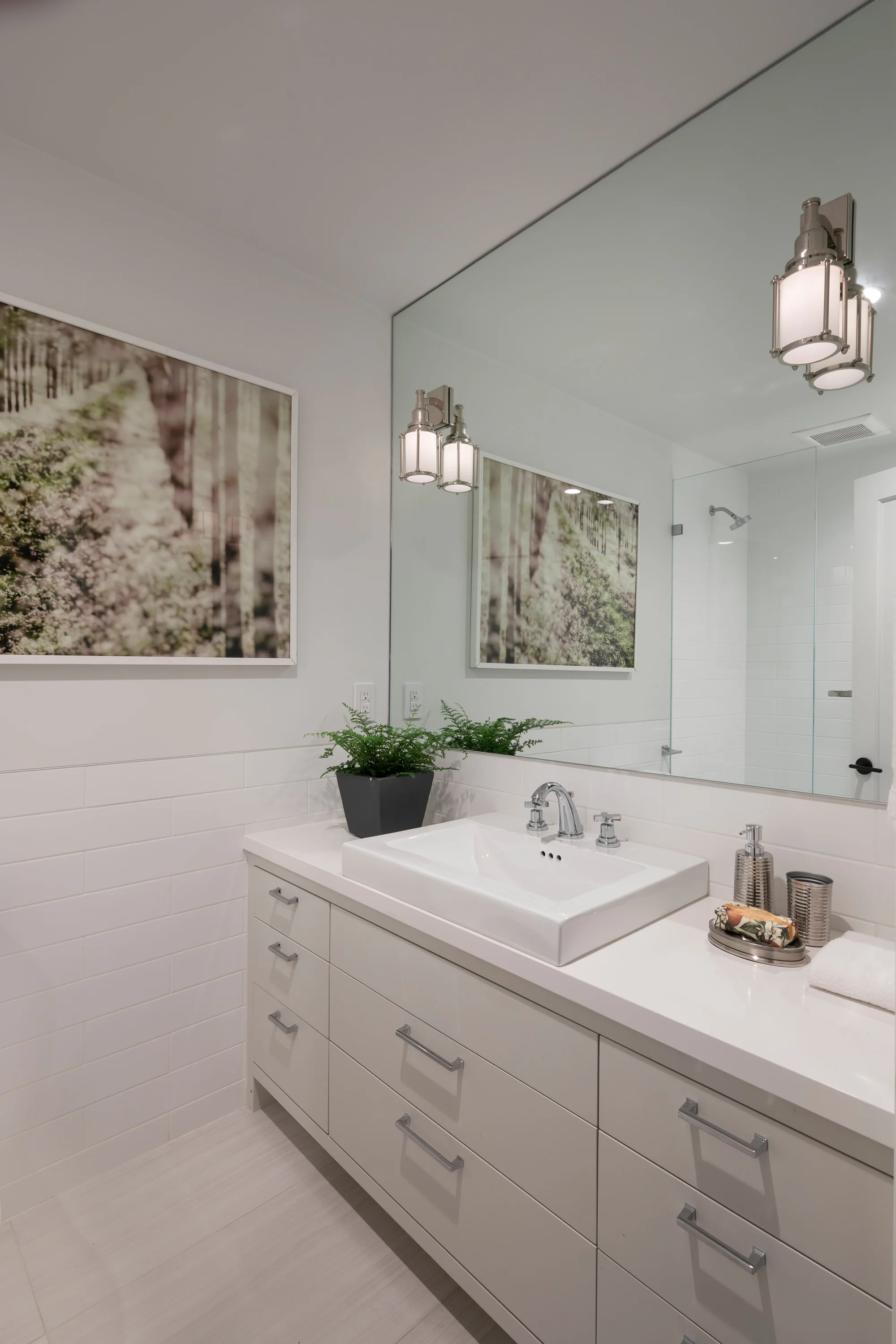 LL_Guest_Bath_1812.jpg
