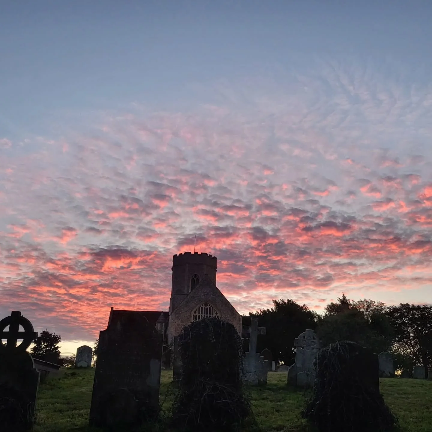 Working away isn't so bad when you take the time for an early morning walk before a day in the car and meetings.... #outdoorsisfree #Suffolk #eastanglia #roadtrip #sunrise #redskyinthemorning
