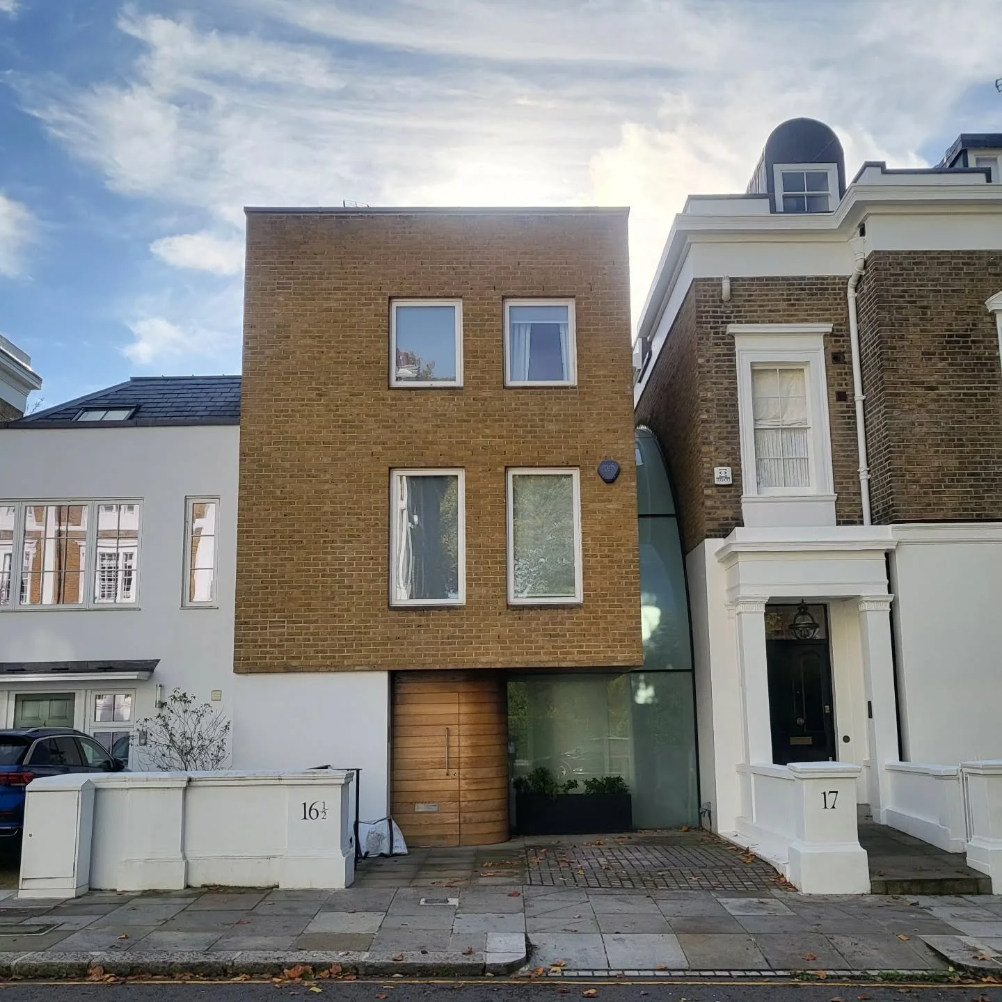 A diversion when walking to a new instruction purposely took me by this glorious replacement infill property we got permission for a few years ago. It was one that went to #planningappeal but we were sure it could sit amongst the villas of #hollandpa